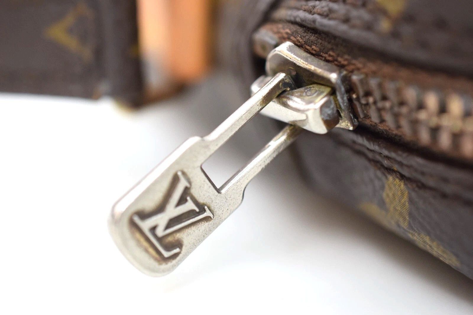 Louis Vuitton Louis Vuitton Danube Crossbody Bag Monogram M45266 Size ONE SIZE - 7 Thumbnail