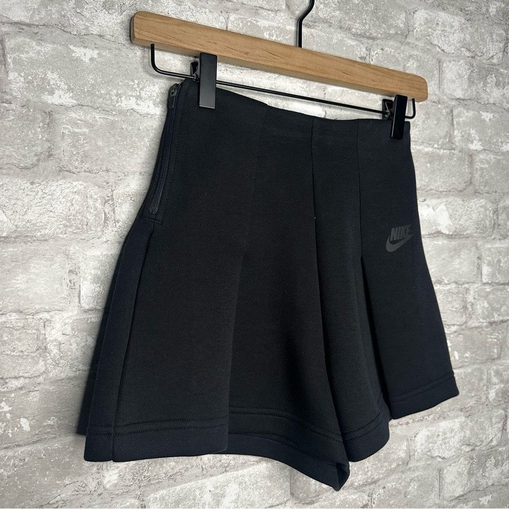 Nike Nike Women's Tech Fleece High Waisted 3” Pleated Shorts NWT Size 26" / US 2 / IT 38 - 9 Thumbnail