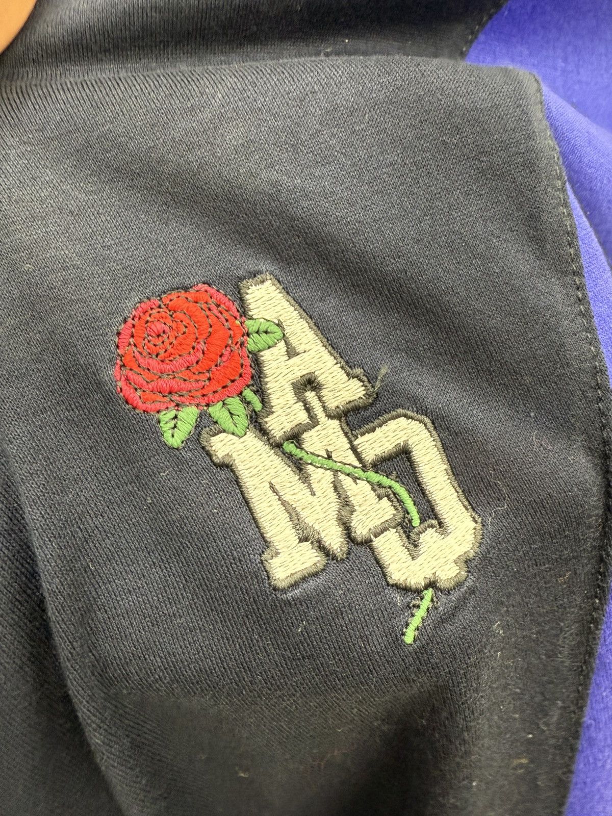 Alexander McQueen Alexander McQueen Rose Embroidered Logo Cotton Tee T-Shirt Size US L / EU 52-54 / 3 - 3 Thumbnail