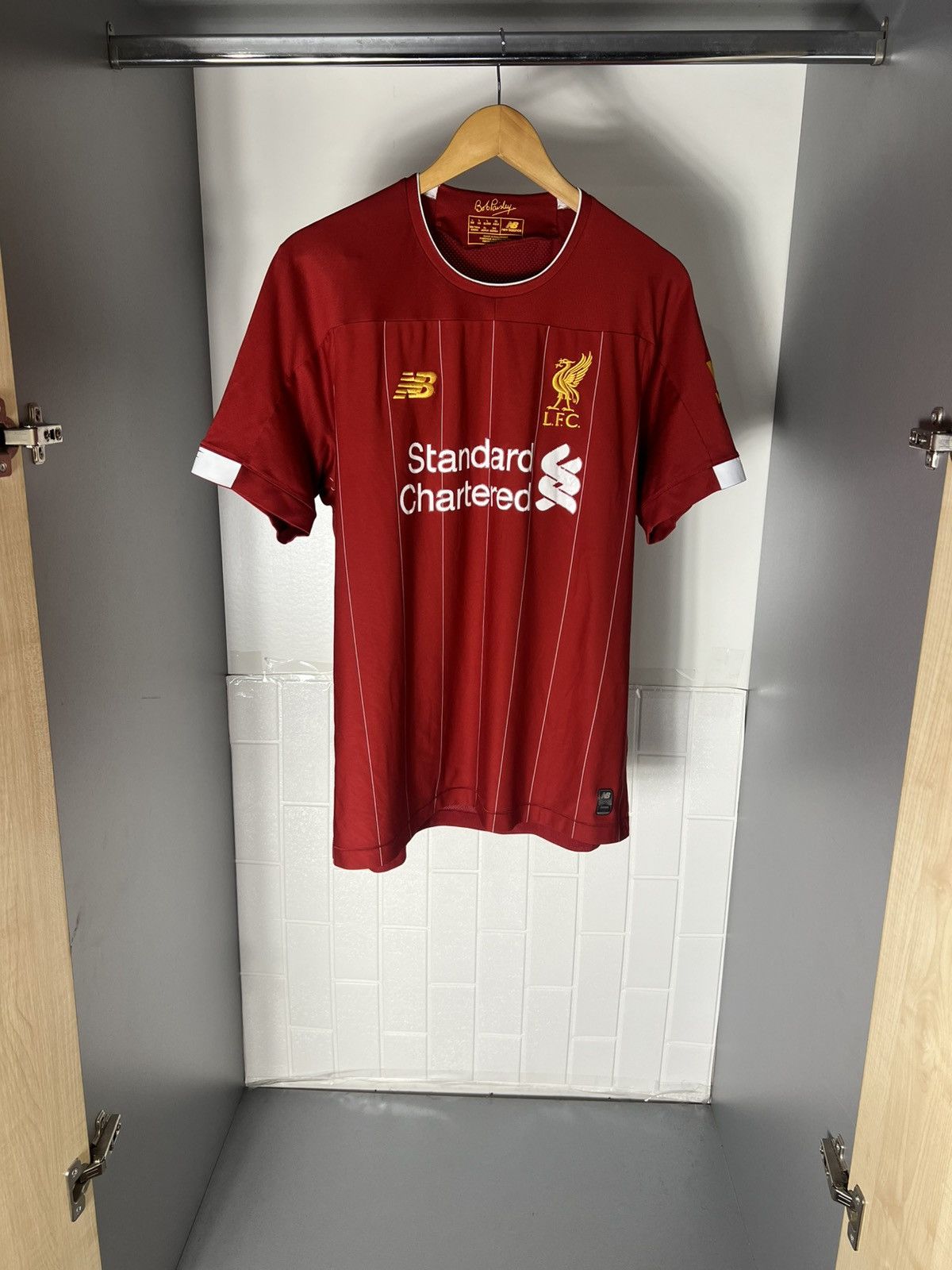 New Balance VINTAGE NEW BALANCE FC LIVERPOOL ENGLAND SOCCER JERSEY RETRO Size US L / EU 52-54 / 3 - 5 Thumbnail