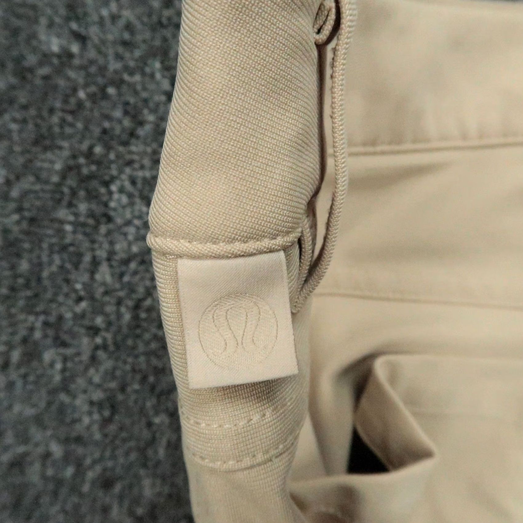 Lululemon lululemon Pants Mens 33x28 Khaki Tan Classic Warpsteme 5 Pocket Trouser Shirt? Size US 33 - 6 Thumbnail