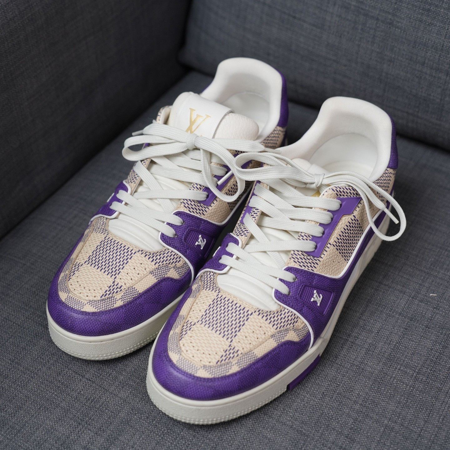 Louis Vuitton Louis Vuitton Training White Lowtop Sneakers 10 Men Size US 10 / EU 43 - 1 Thumbnail