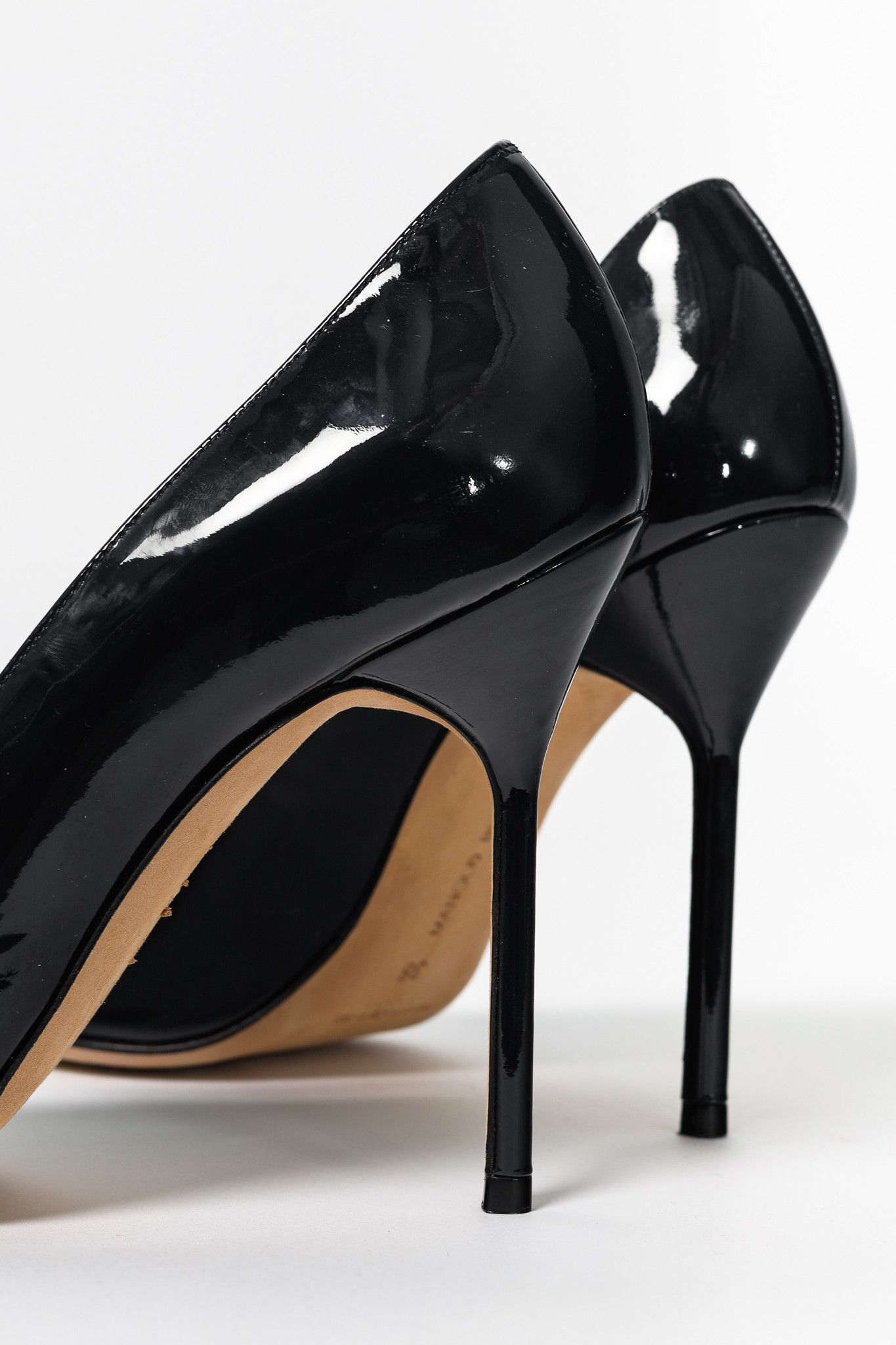 Manolo Blahnik Manolo Blahnik BB Patent Leather Pointed-Toe Pumps Size US 7.5 / IT 37.5 - 7 Thumbnail