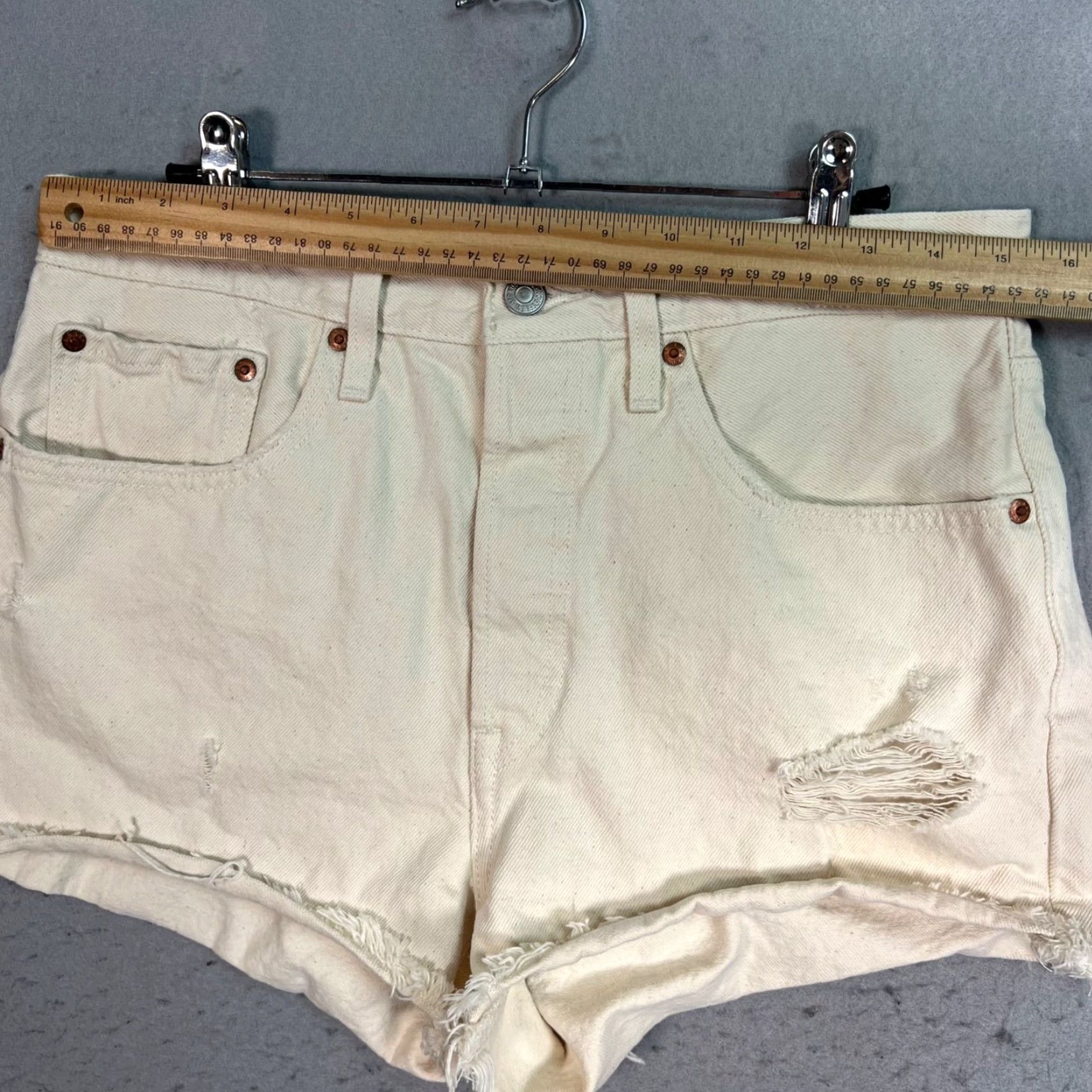 Levi's Levi's Levis Womens 501 High-Waisted Distressed White Denim Shorts Size 30 Size 30" / US 8 / IT 44 - 6 Thumbnail