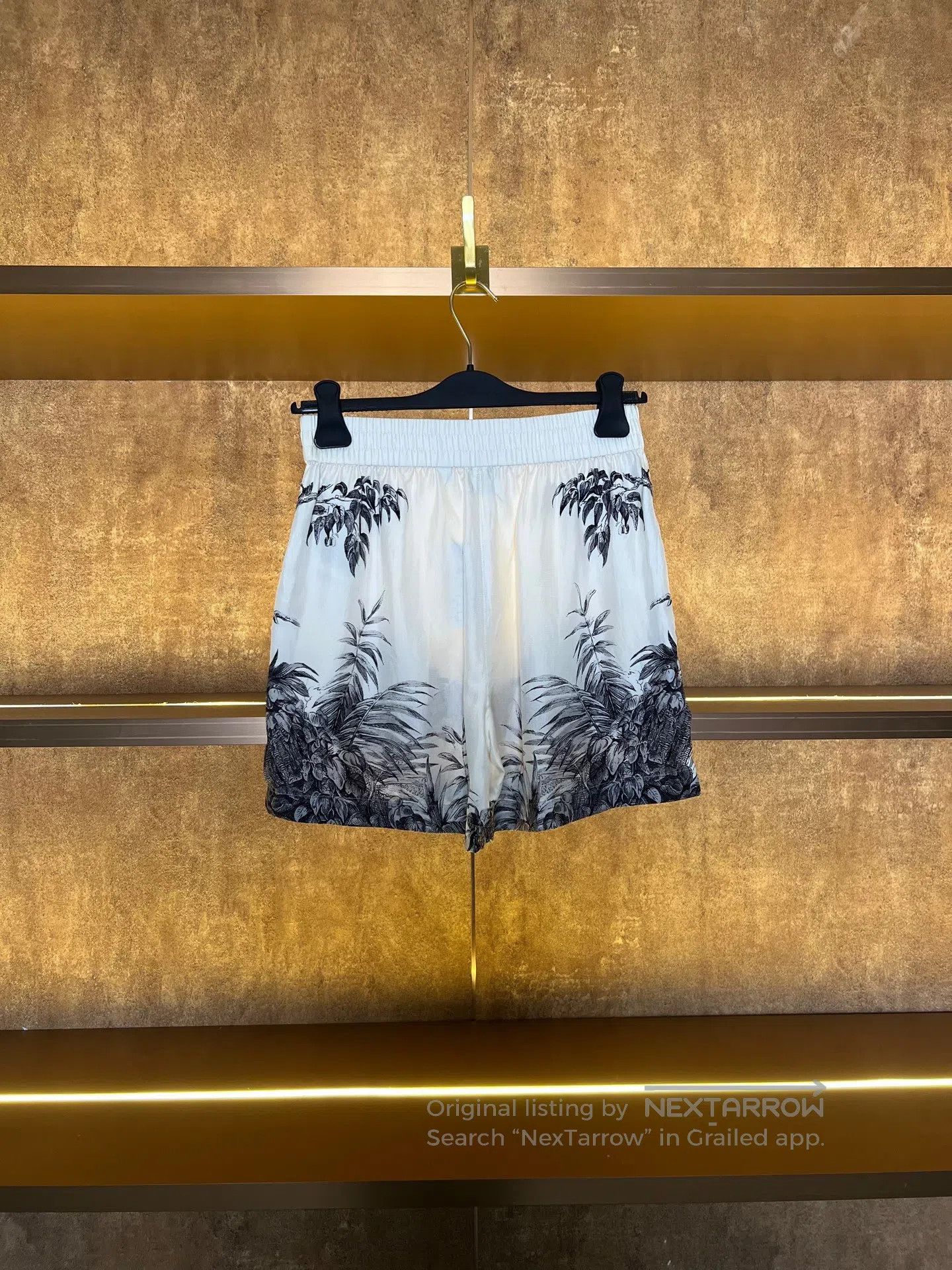 Burberry Burberry size UK6 Silk Shorts| Size US 27 - 2 Thumbnail