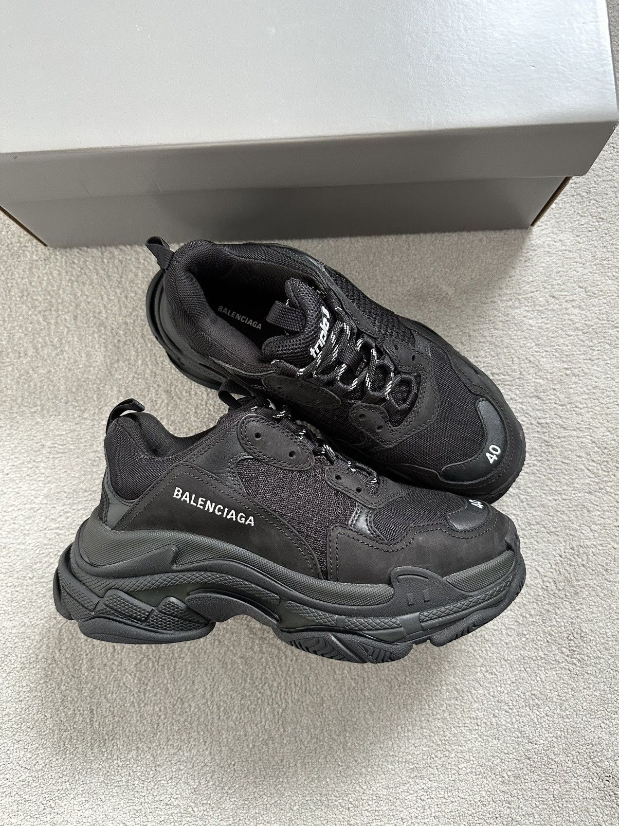 Balenciaga Balenciaga Triple S Black Size US 7 / EU 40 - 1 Thumbnail