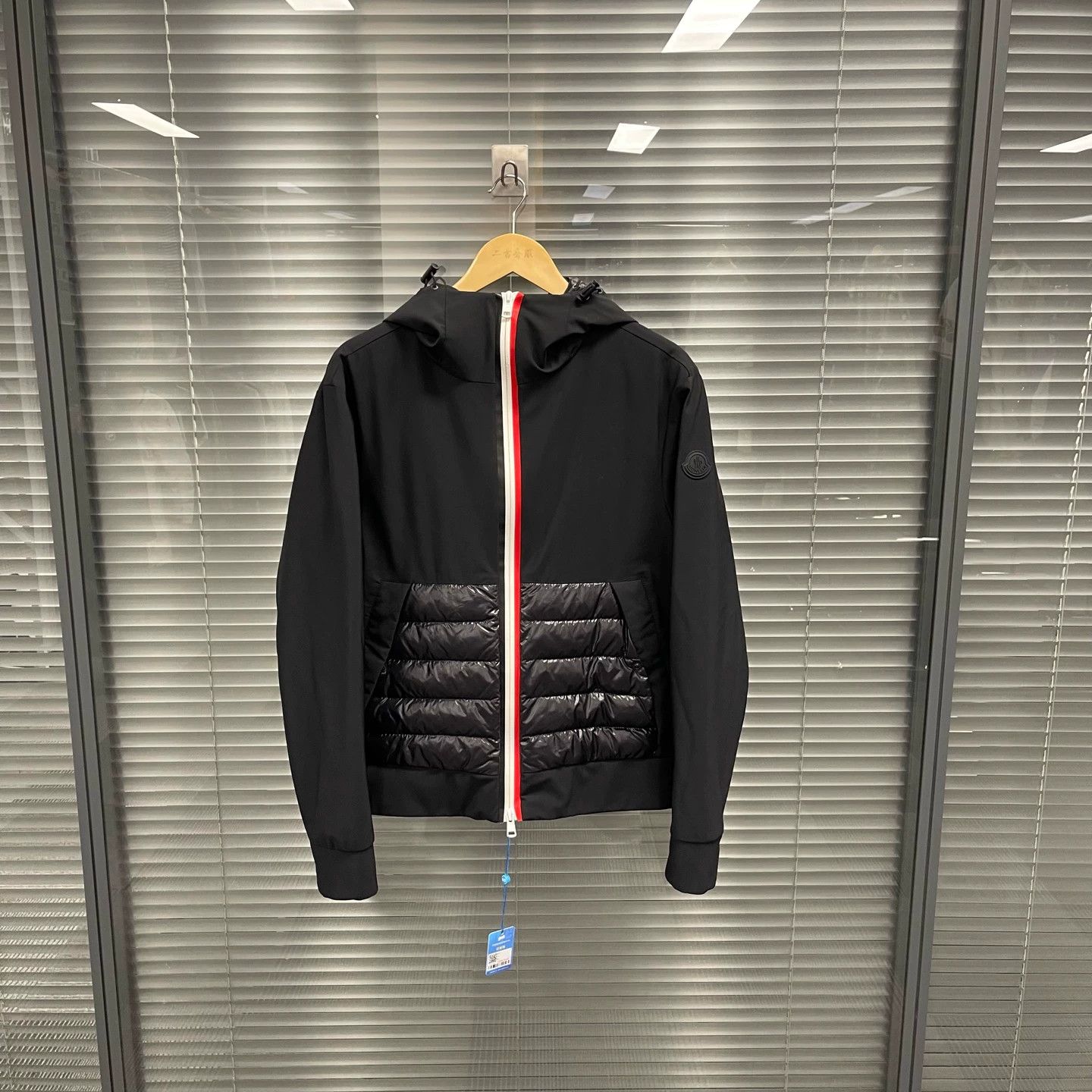 Moncler Moncler light down jacket striped zip size 2 mint Size US M / EU 48-50 / 2 - 1 Thumbnail