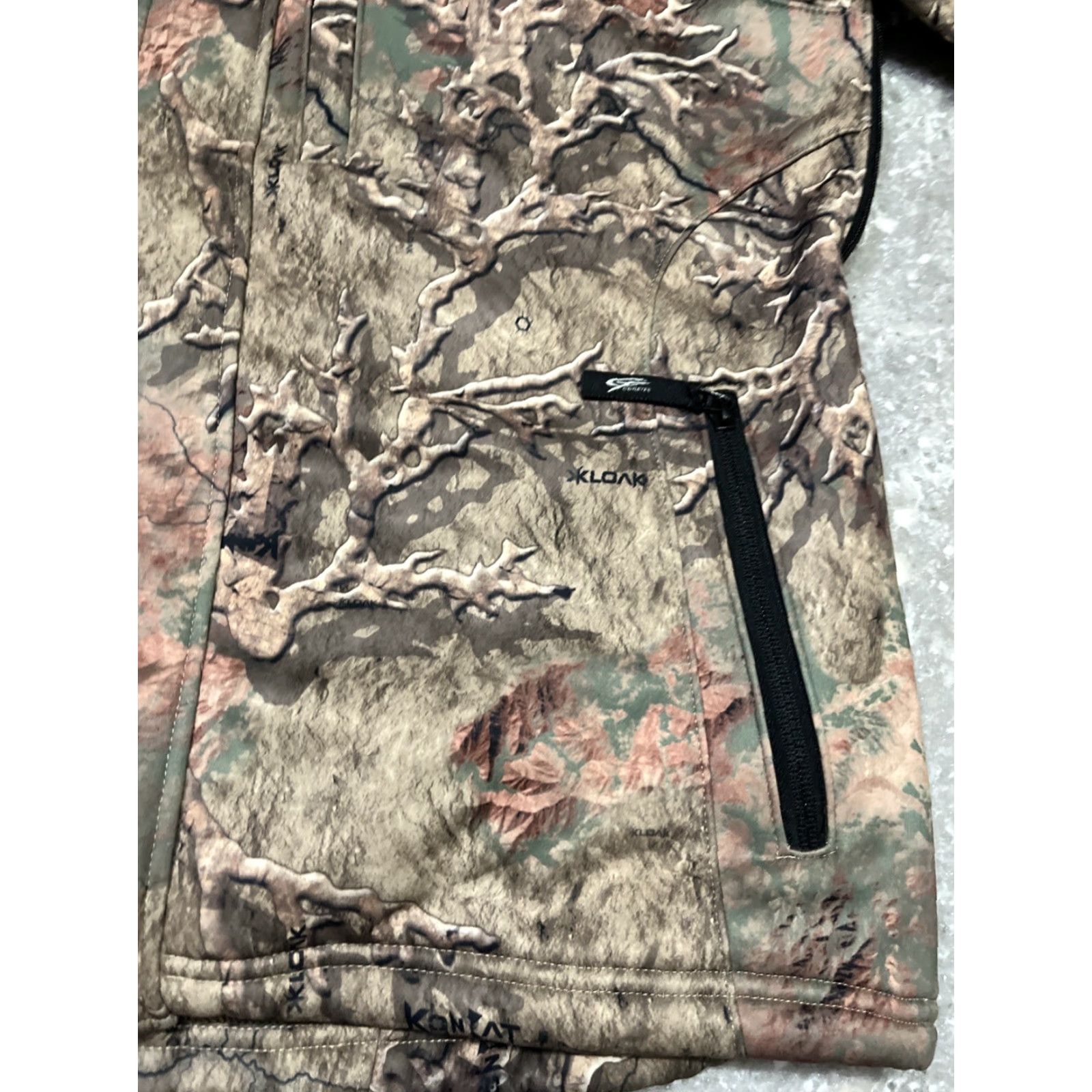 Logo 7 Kloak Logo Kon At Camo Jacket L Embroidered Bomber Jacket Men Multicolor Camouflage Logo Size US L / EU 52-54 / 3 - 2 Thumbnail
