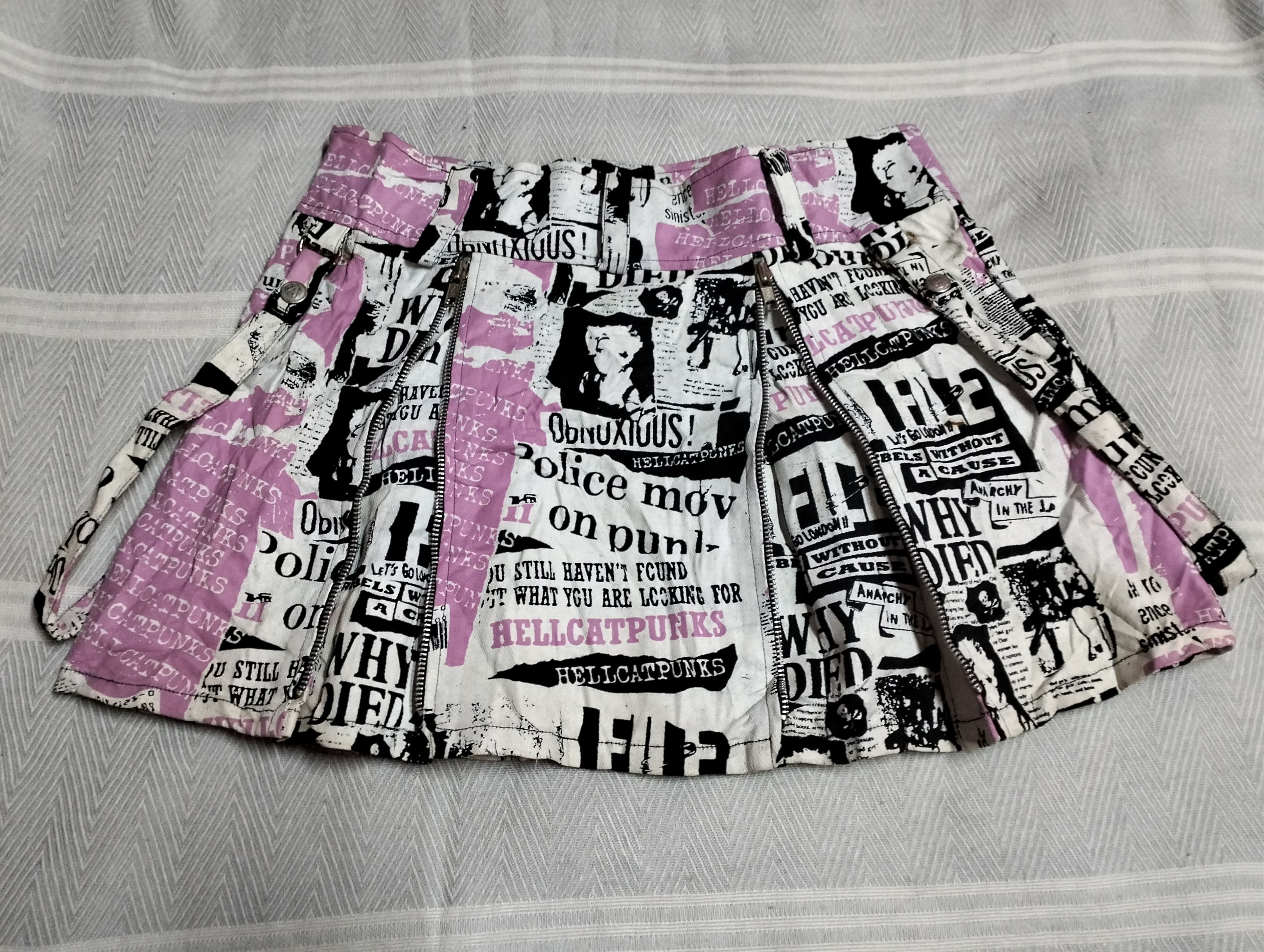 Seditionaries Hell Cat Punk Not Dead Mini Skirt Full Print Size 32" / US 10 / IT 46 - 2 Thumbnail