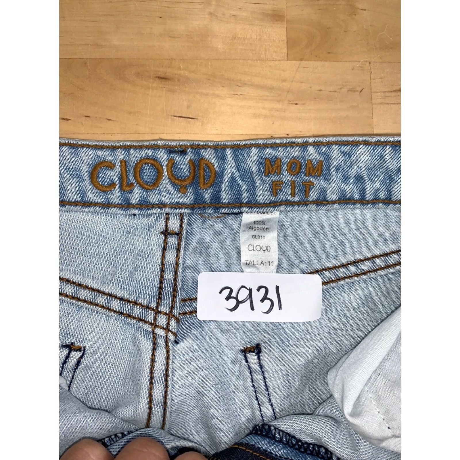 Denime Cloud Mom Jeans Denim Size 11 Distress Light Blue 80s 90s American Mom Jeans Womens Cloud Denim Jeans Regular Size 11 Light Blue Distressed Pockets Size 32" / US 10 / IT 46 - 5 Thumbnail