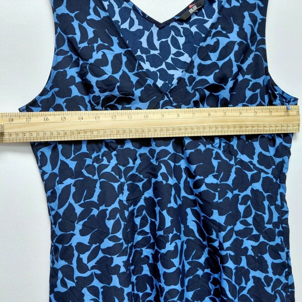 Uniqlo UNIQLO Blue Floral Knit V-Neck Knee Length Sleeveless Dress Women Size M Size M / US 6-8 / IT 42-44 - 5 Thumbnail