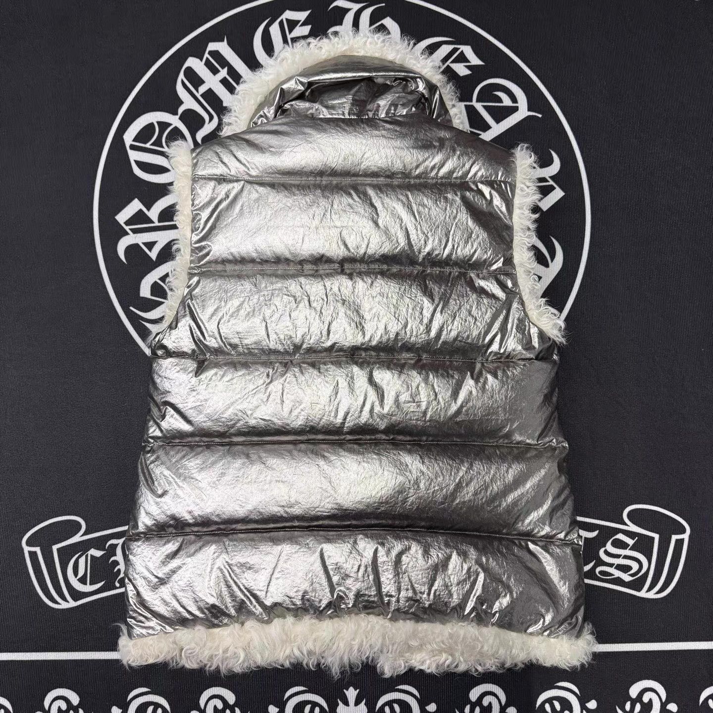 Moncler Moncler Silver Shearling Down Vest。 Q10 Size US L / EU 52-54 / 3 - 2 Thumbnail