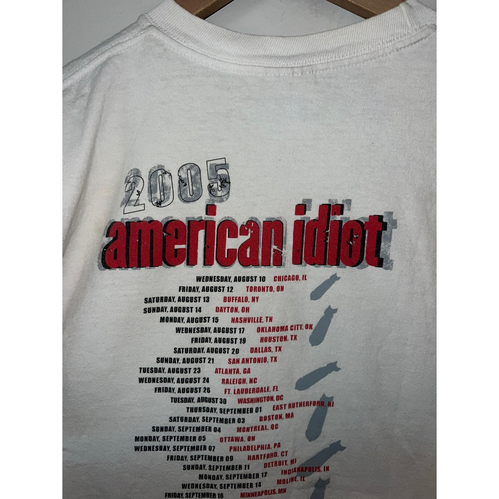 Jerzees 2005 American Idiot Green Day Backstabber Music Shirt Y2K L Size US L / EU 52-54 / 3 - 7 Thumbnail