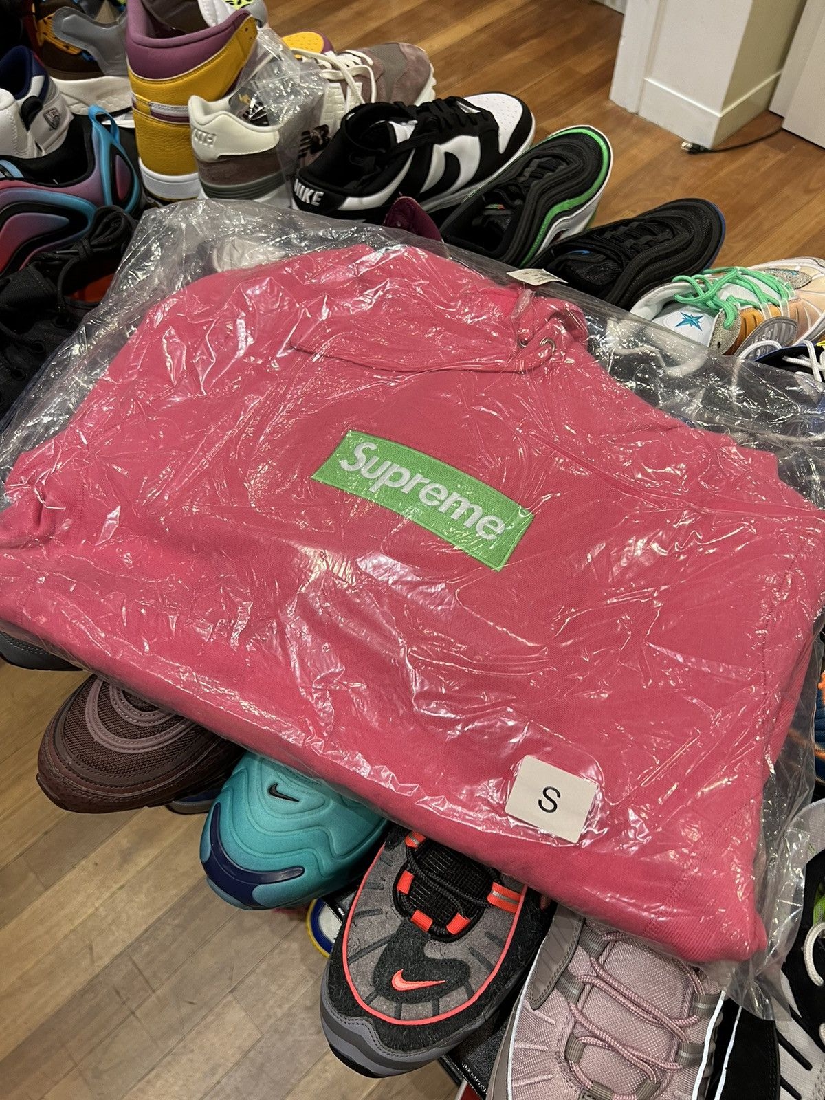 Supreme Supreme magenta lime box logo hoodie 2017 Size US S / EU 44-46 / 1 - 2 Thumbnail