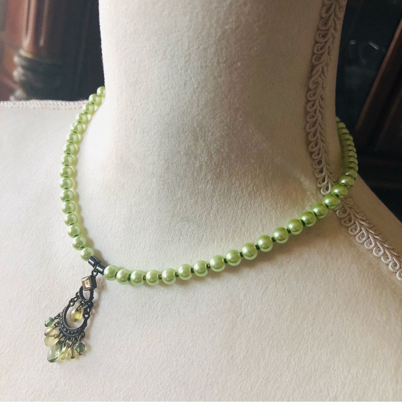 Handmade Handcrafted repurpose faceted peridot pendant Pearl necklace Size ONE SIZE - 4 Thumbnail