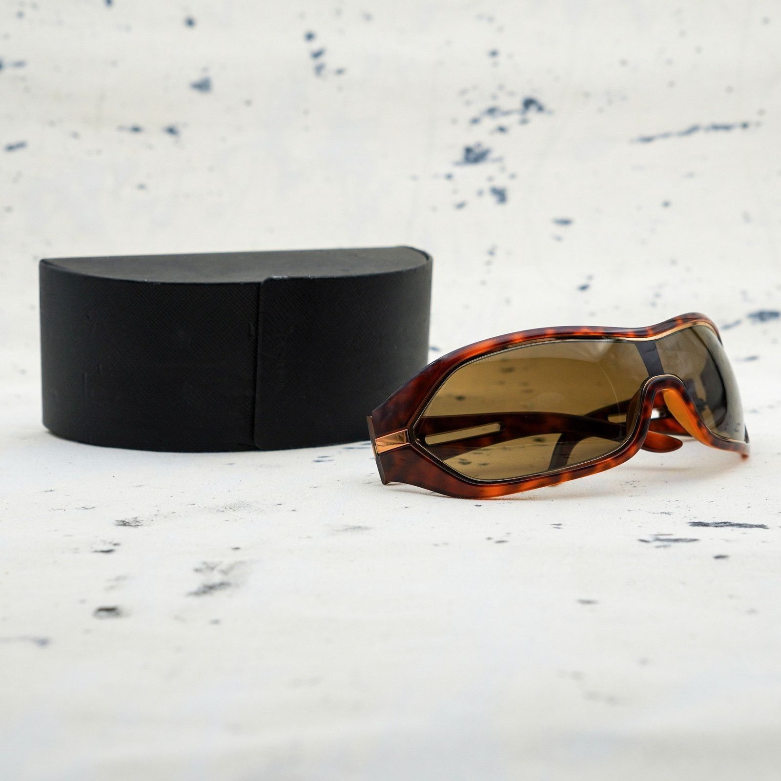 Prada Vintage prada tortoise oversized gold logo mask sunglasses Size ONE SIZE - 7 Thumbnail
