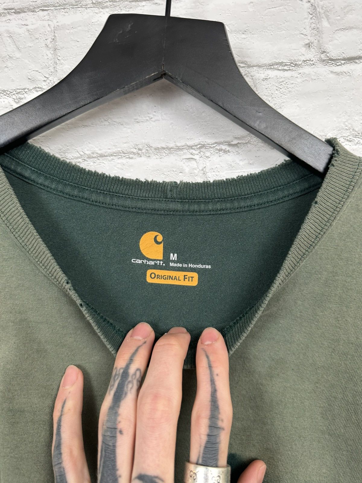 Carhartt (M) BEAUTIFUL FADED THRASHED Carhartt Longsleeve Tee Size US M / EU 48-50 / 2 - 12 Thumbnail