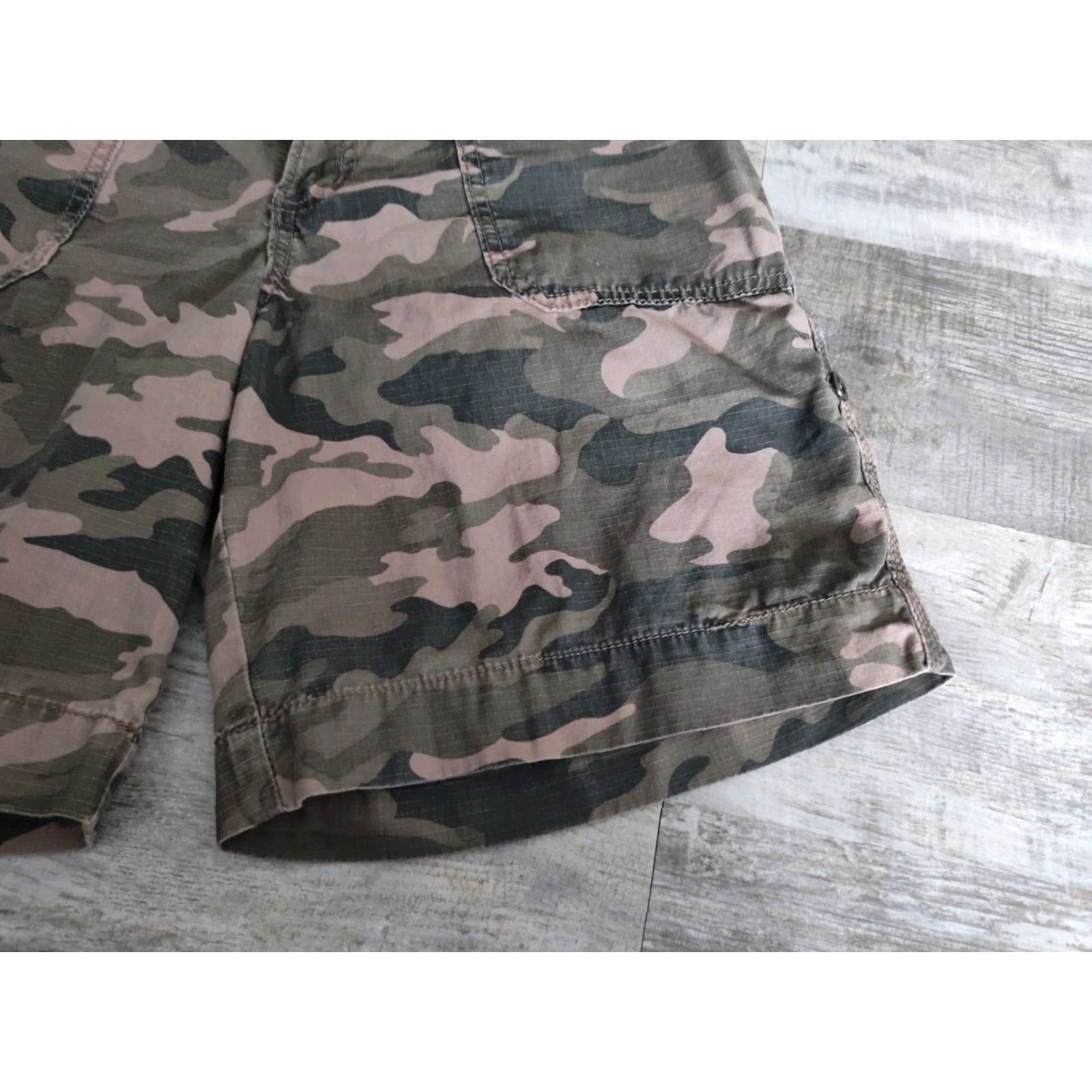 Carhartt VINTAGE Carhartt Womens Shorts Size 10 Camo Green Ripstop Casual Outdoor Hiking Walking Size 32" / US 10 / IT 46 - 2 Thumbnail