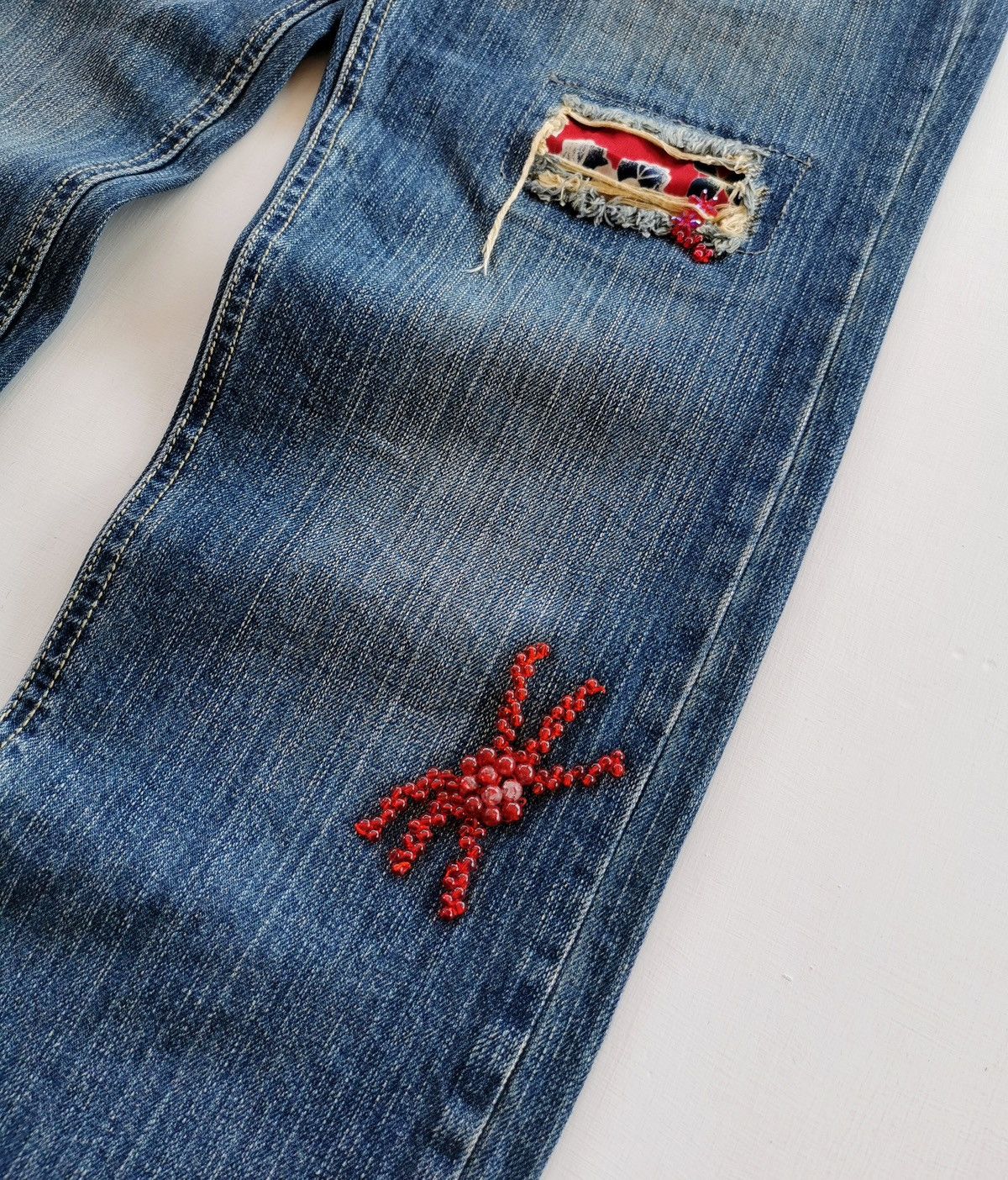 Japanese Brand Unbrand Double Waist Red Flowers Denim Jeans Size US 30 / EU 46 - 2 Thumbnail