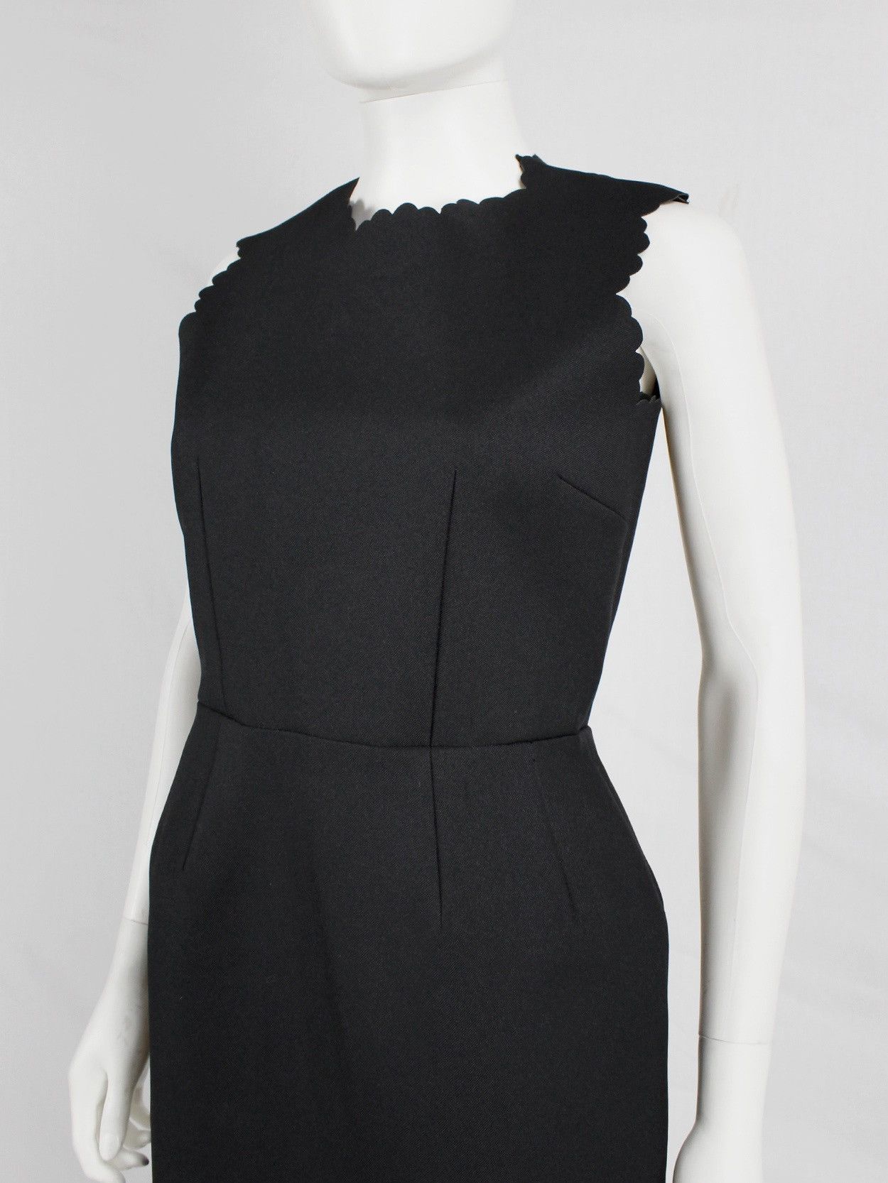 Comme des Garcons CDG BLACK DRESS WITH SCALLOPED EDGES & WIDER HIPS SPRING 99 Size M / US 6-8 / IT 42-44 - 5 Thumbnail