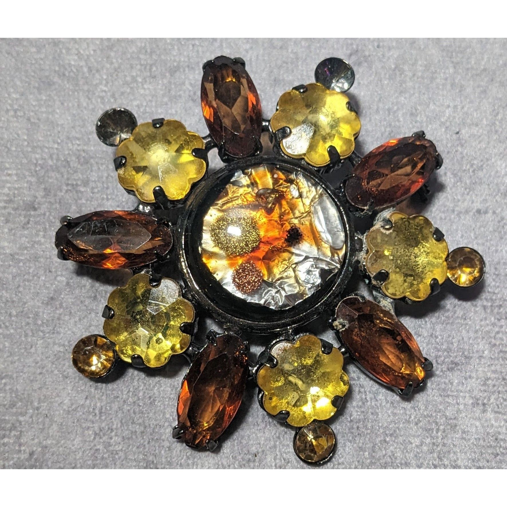 Other Vintage Unique Art Glass Floral Gemmed Brooch Size ONE SIZE - 5 Thumbnail