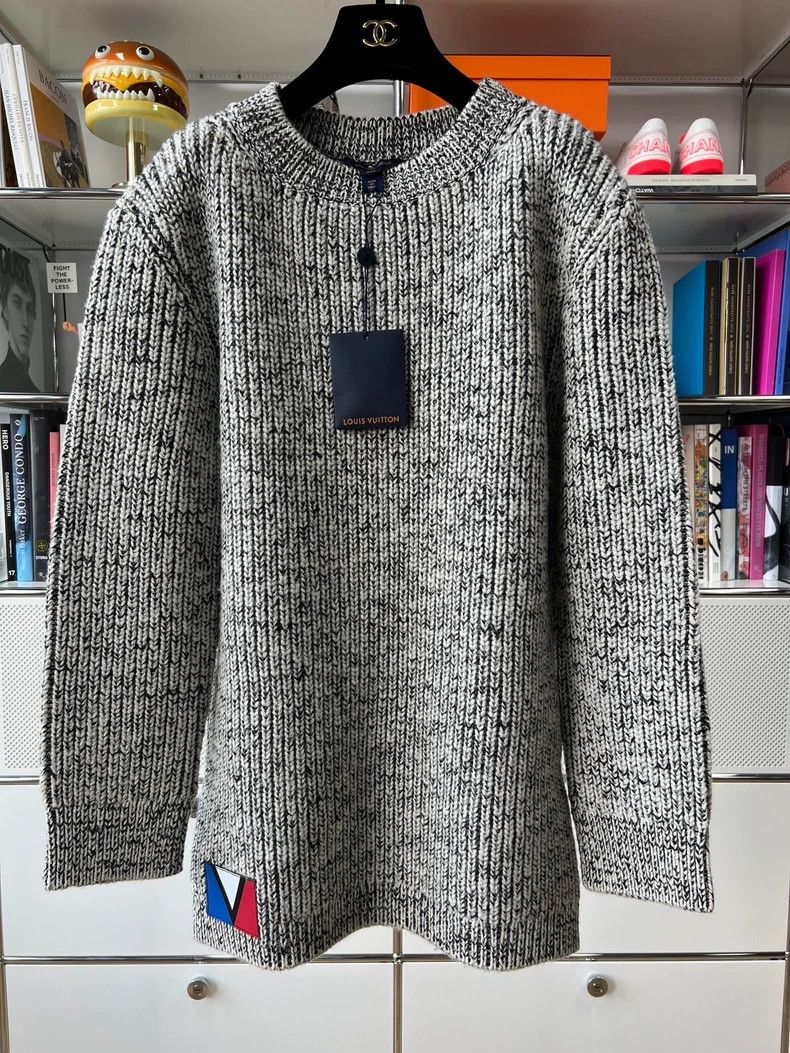 Louis Vuitton Louis Vuitton Light grey floral gauze long-sleeve midi kni Size US XXS / EU 40 - 1 Thumbnail