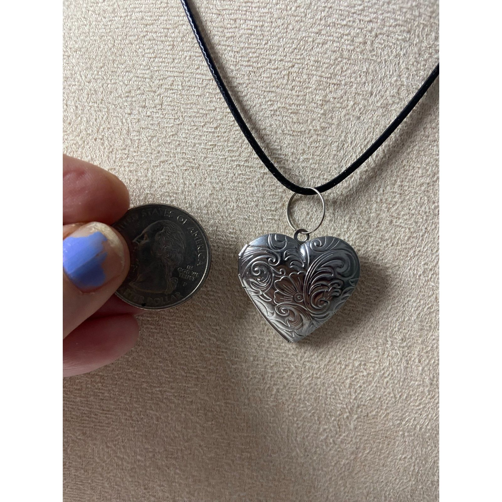 Handmade Silver Tone Heart Locket Necklace New Handmade Size ONE SIZE - 2 Thumbnail
