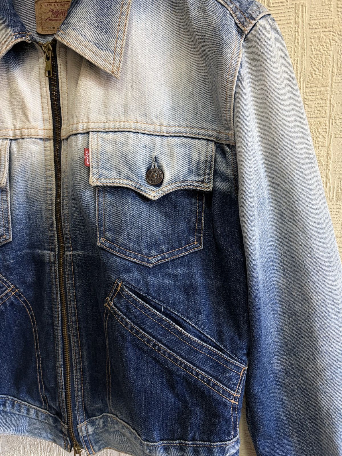 Levi's Vintage Clothing Levi's Girls Ombre Dip Dye Denim Trucker Jacket Blue/White L Size L / US 10 / IT 46 - 7 Thumbnail