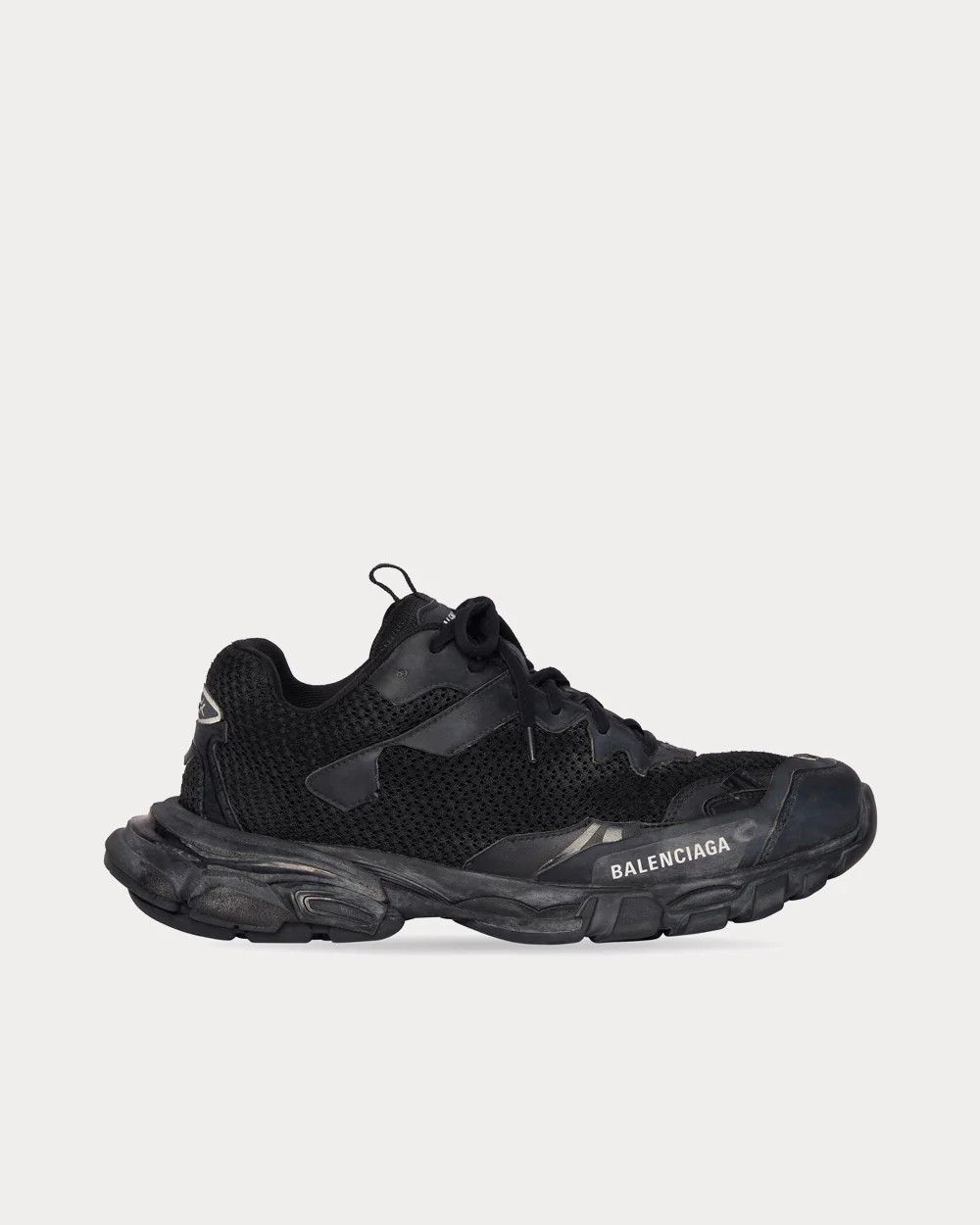 o1in1g0624 Track.3 Sneakers in Black