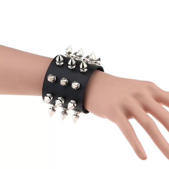 The Unbranded Brand Punk Gothic Rock Leather Cuff Bracelet Size ONE SIZE - 2 Thumbnail