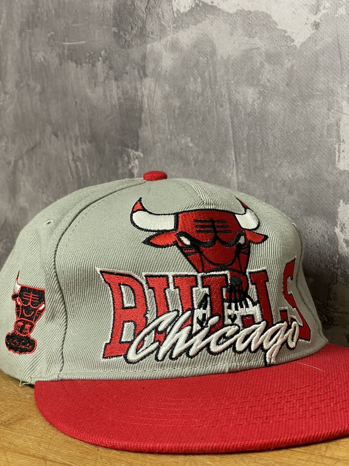 NBA Vintage NBA Chicago Bulls Spellout Snapback Hat Size ONE SIZE - 4 Thumbnail