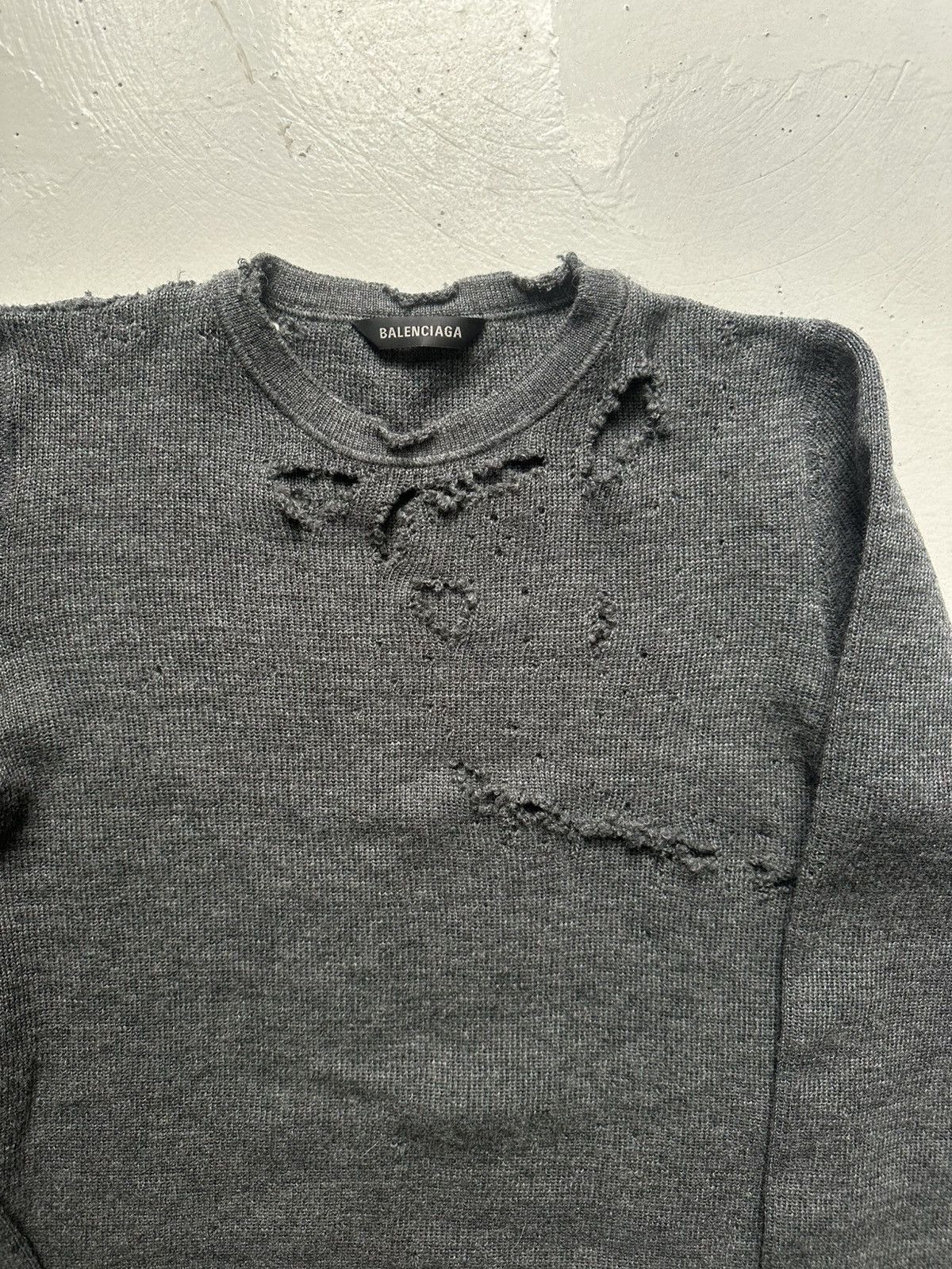 Balenciaga Distressed knit fitted sweater Size US XL / EU 56 / 4 - 3 Thumbnail