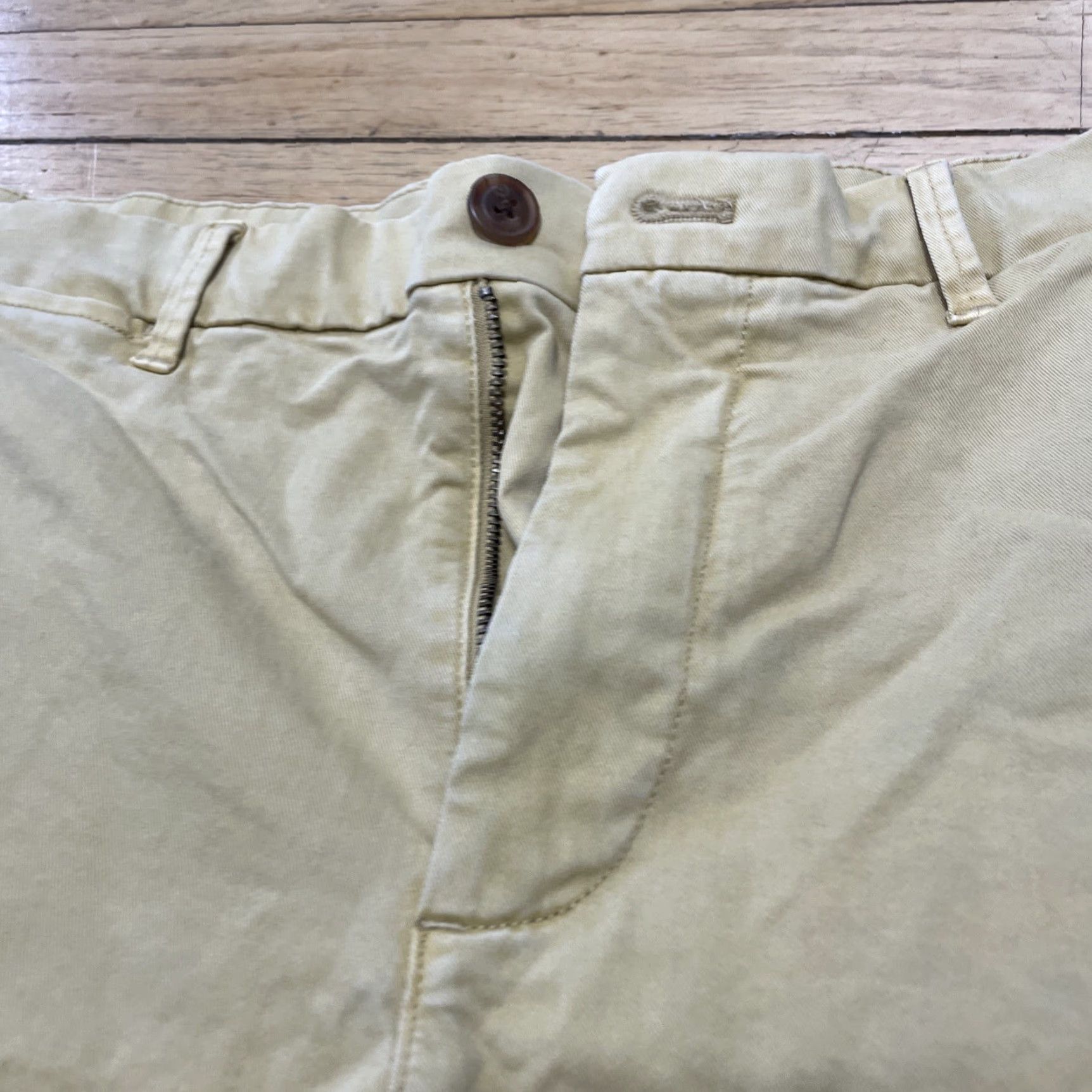 Gap VINTAGE GAP Retro Yellow Shorts Men 34 10" Inseam 1970s 90s Classic Flat Chino, Yellow, 1970s, 90s, Golf, Light Wash, Casual, Regular, Mens Size US 34 / EU 50 - 4 Thumbnail
