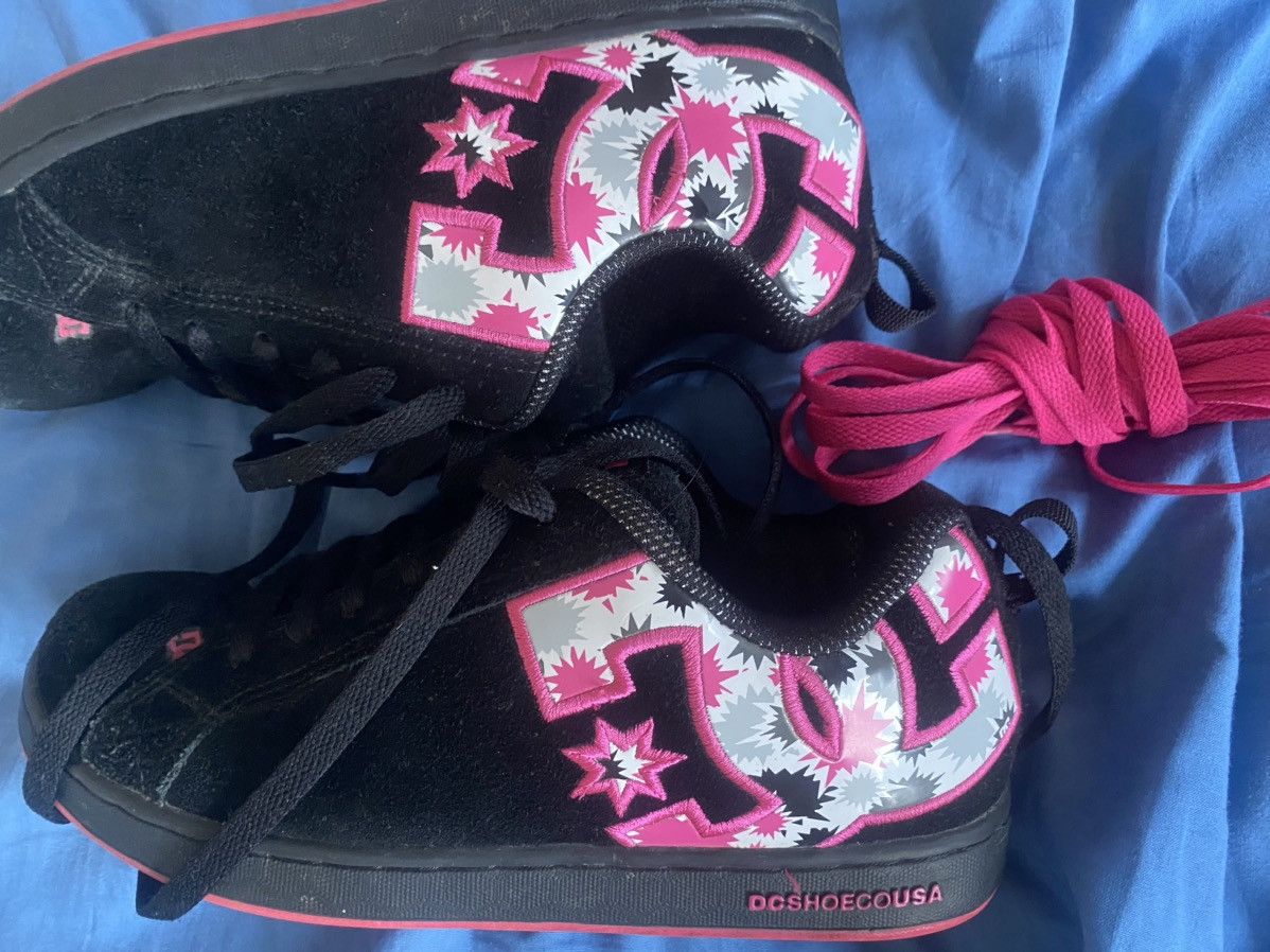 DC 2005 DC Court Graffik SE Pink Black Explosion 301043 Y2K VTG Size US 7.5 / IT 37.5 - 2 Thumbnail