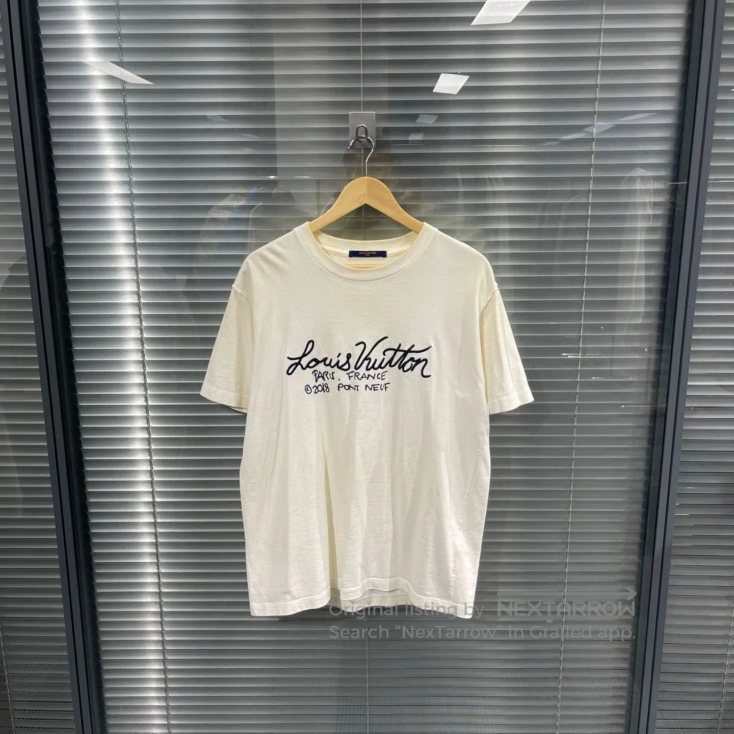 Louis Vuitton White Short-Sleeve Graphic Tee - Size L. Size US L / EU 52-54 / 3 - 1 Thumbnail