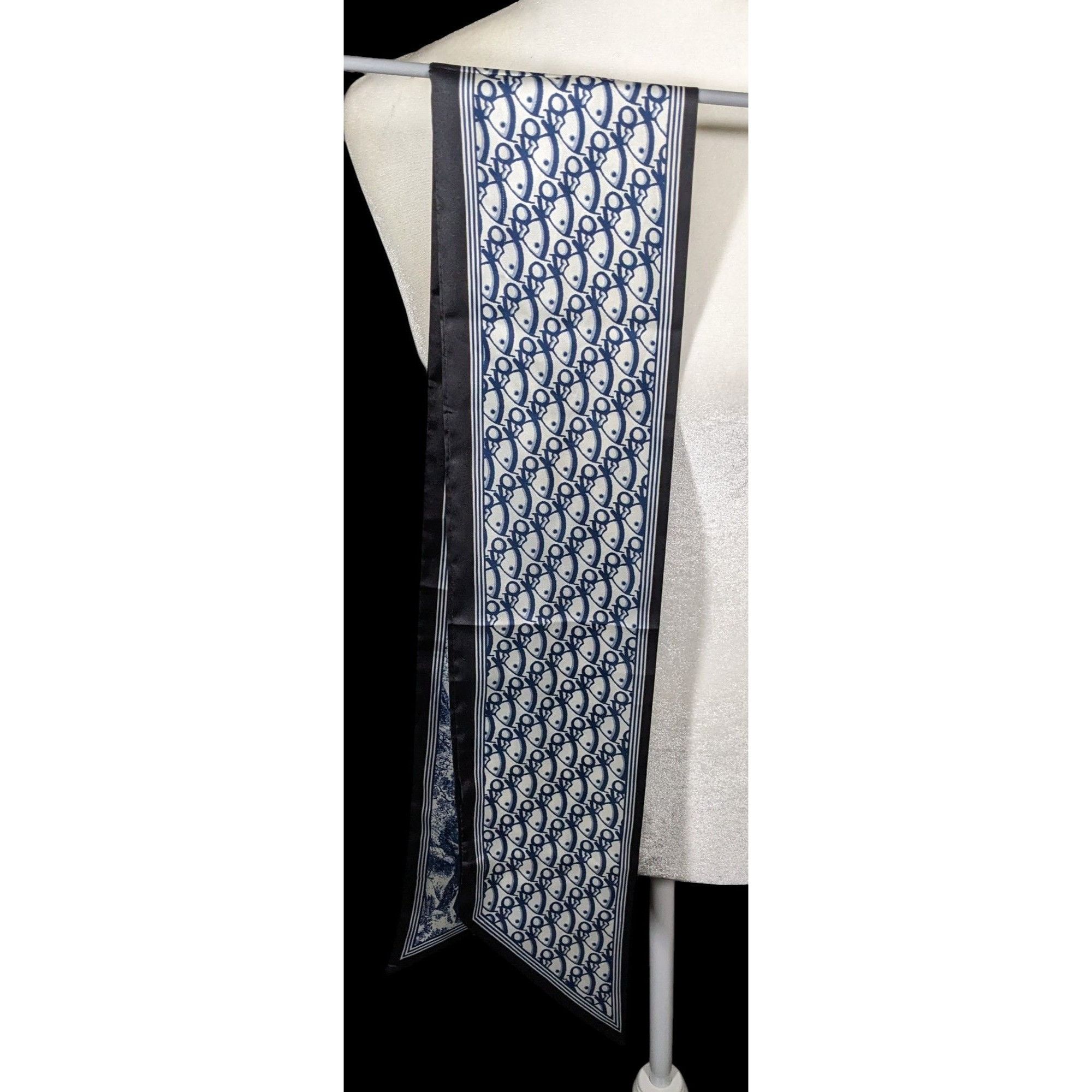 Other Animal Themed Blue And White Reversible Lightweight Scarf Size ONE SIZE - 3 Thumbnail