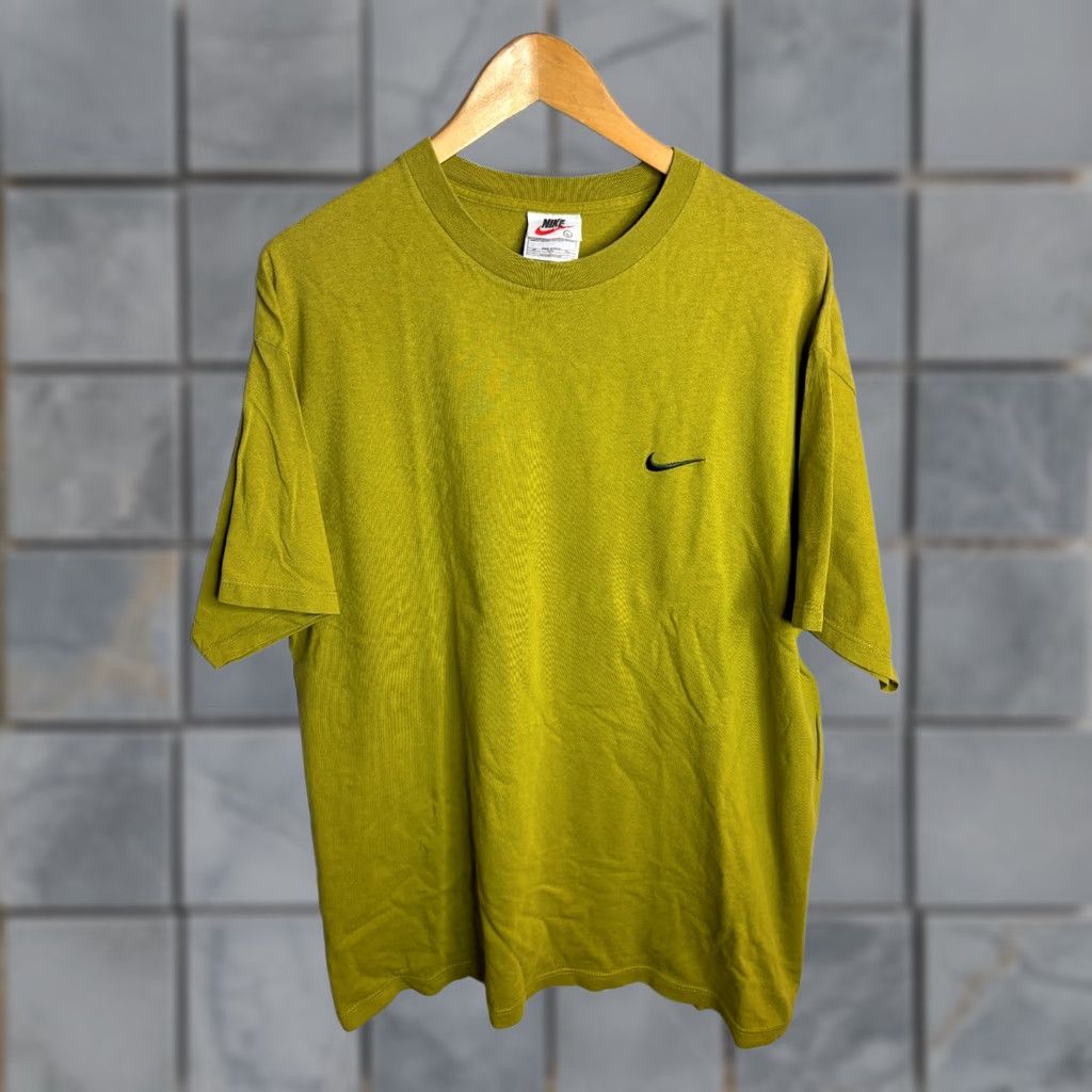 Nike Nike Crew T-Shirt Mens L Yellow 90s Nike Air Logo USA Made Vintage 5843 Size US L / EU 52-54 / 3 - 1 Thumbnail
