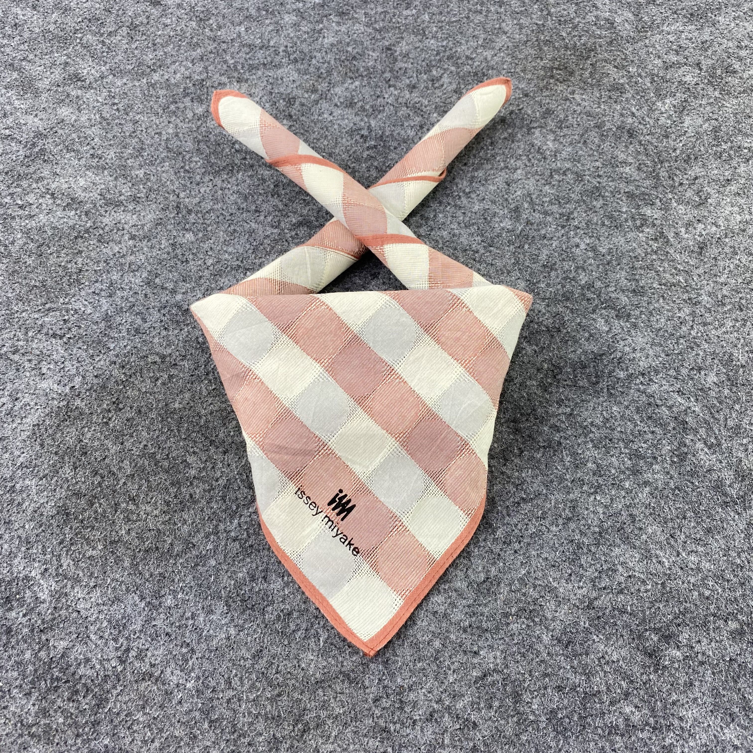 Issey Miyake × Japanese Brand Issey Miyake Handkerchief / Bandana / Neckerchief-B1206 Size ONE SIZE - 2 Thumbnail