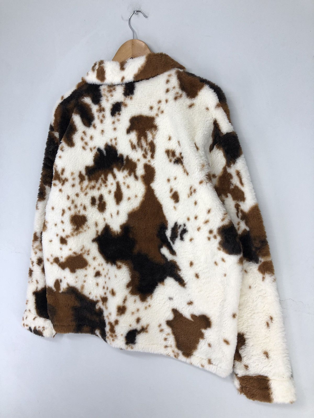 Japanese Brand Vintage Backers Cow Print Faux Fur Pullover Top Size US M / EU 48-50 / 2 - 6 Thumbnail