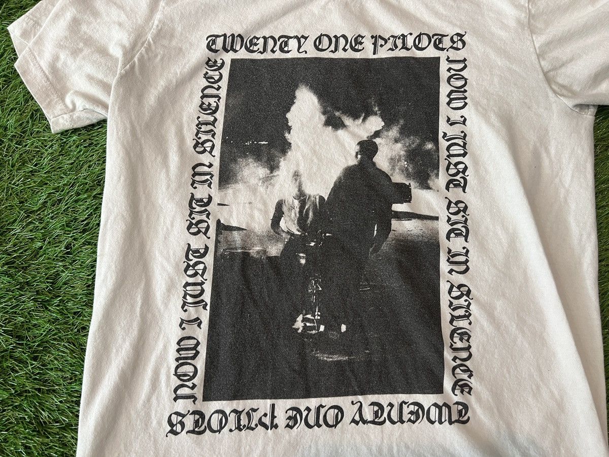 Band Tees RARE - Twenty One Pilots - 2017 Now I Just Sit In Silence Size US S / EU 44-46 / 1 - 2 Thumbnail