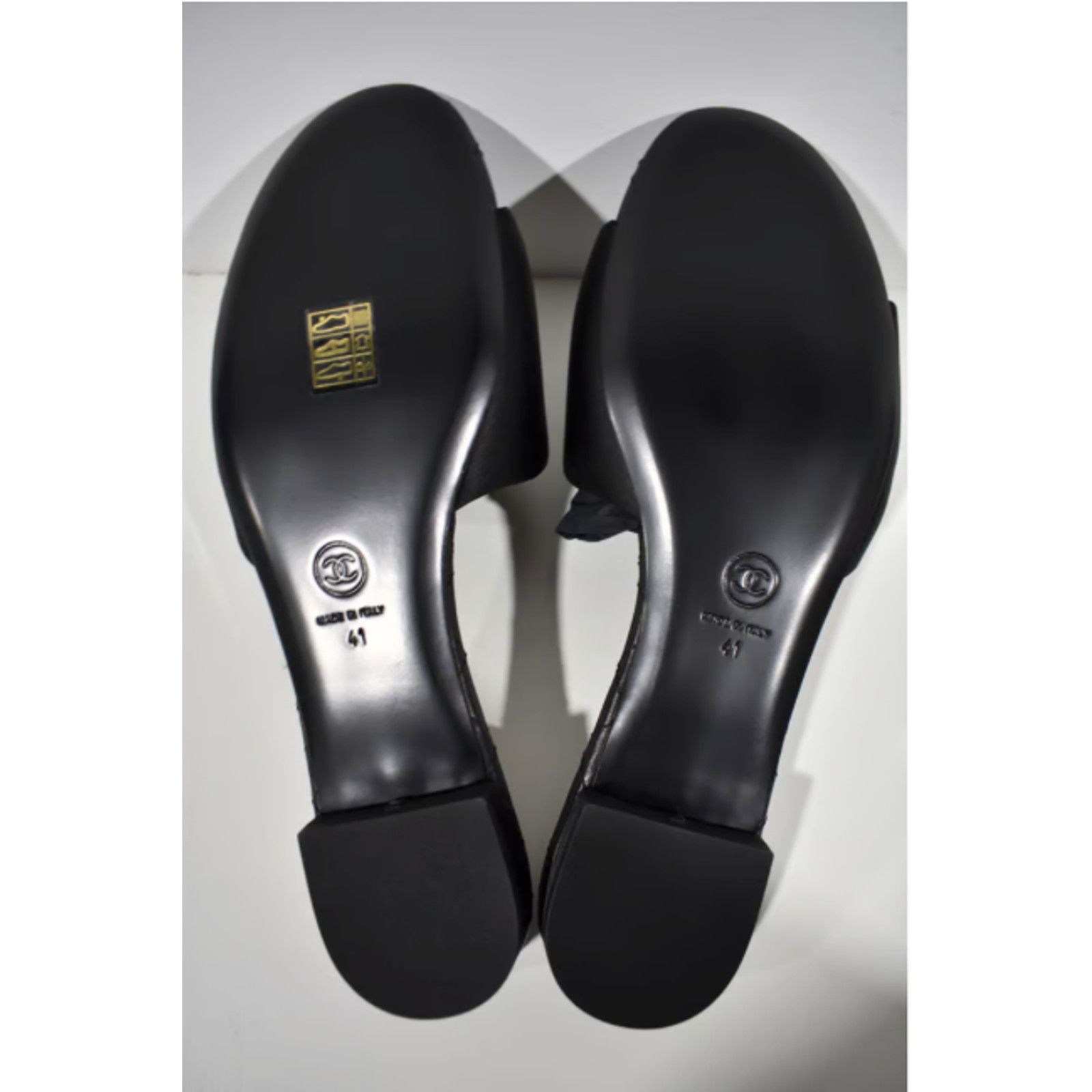 Chanel 22P CC Logo Quilted Leather Slide Mule Sandal Flop Flat 41 Size US 11 / IT 41 - 4 Thumbnail