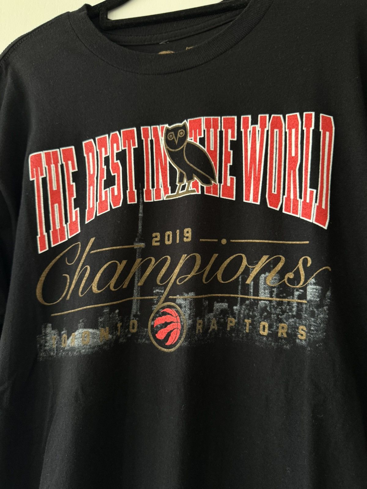October's Very Own October’s Very Own OVO Toronto Raptors Championship Tee Size US M / EU 48-50 / 2 - 2 Thumbnail