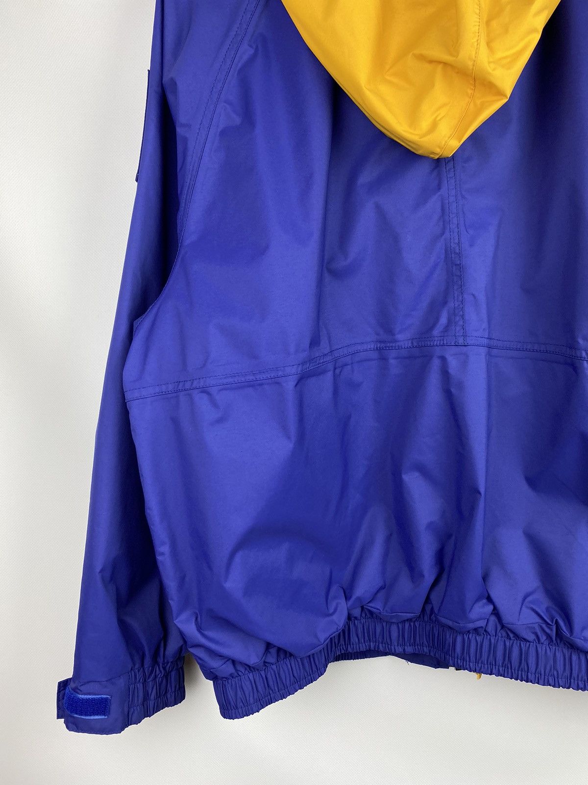 Helly Hansen Helly Hansen vintage men’s Jacket size M Size US M / EU 48-50 / 2 - 19 Thumbnail