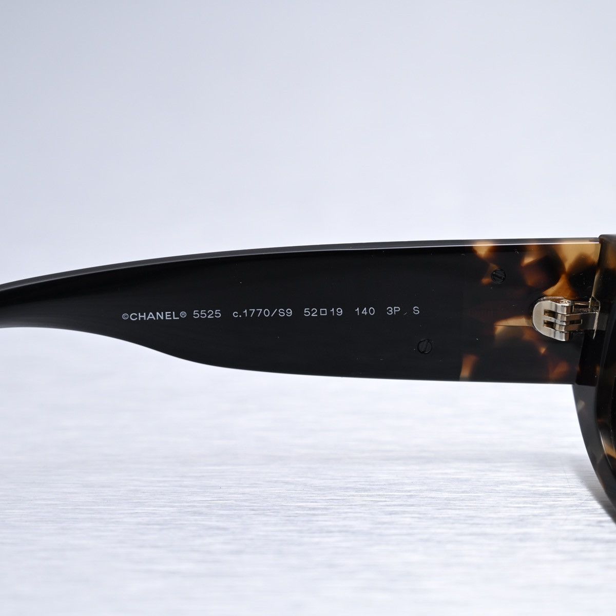 Chanel CHANEL 0CH5525 1770S9 SUNGLASSES Size ONE SIZE - 5 Thumbnail