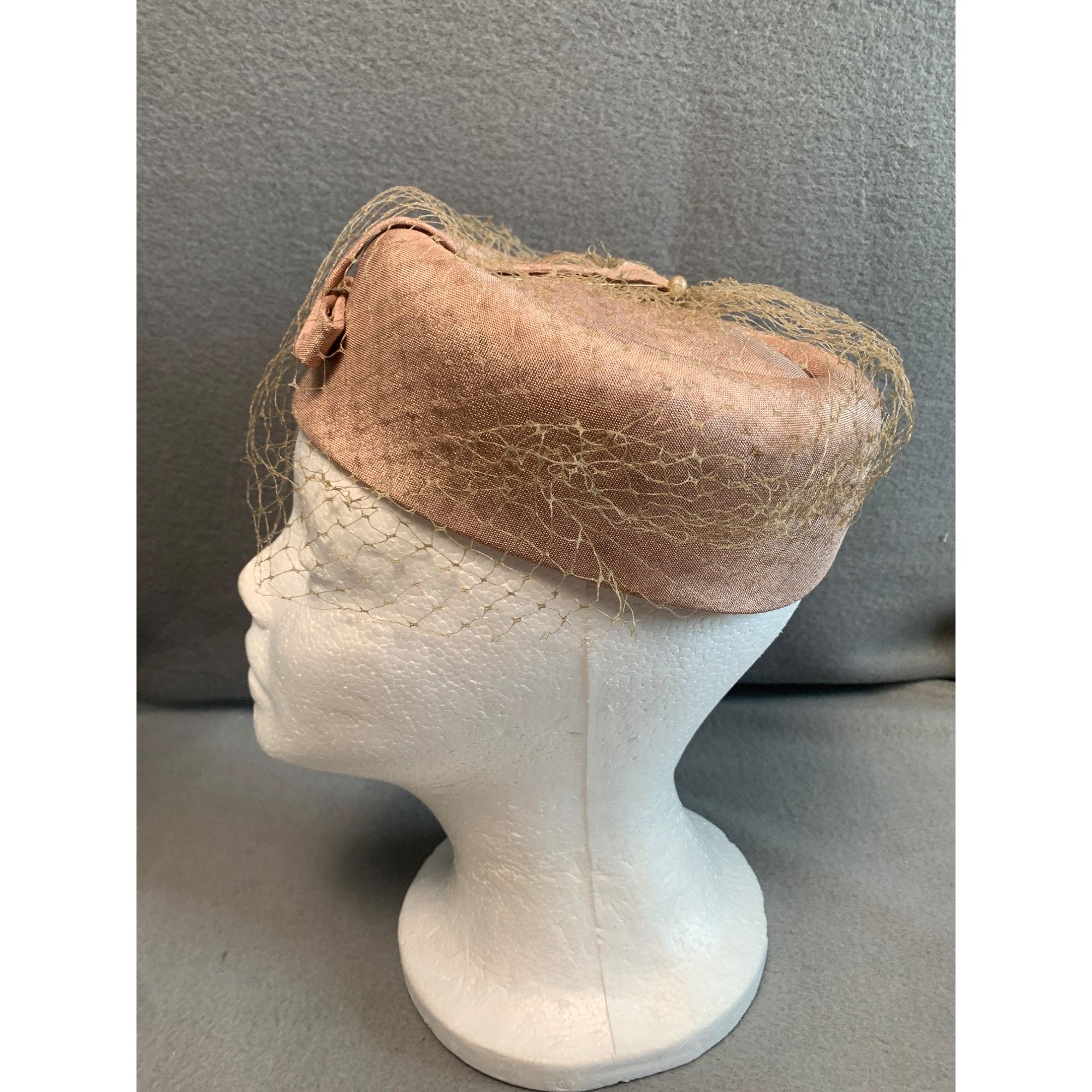 Vintage Vintage Pink Fascinator Hat with Veil & Bow Accent for Women Size ONE SIZE - 3 Thumbnail