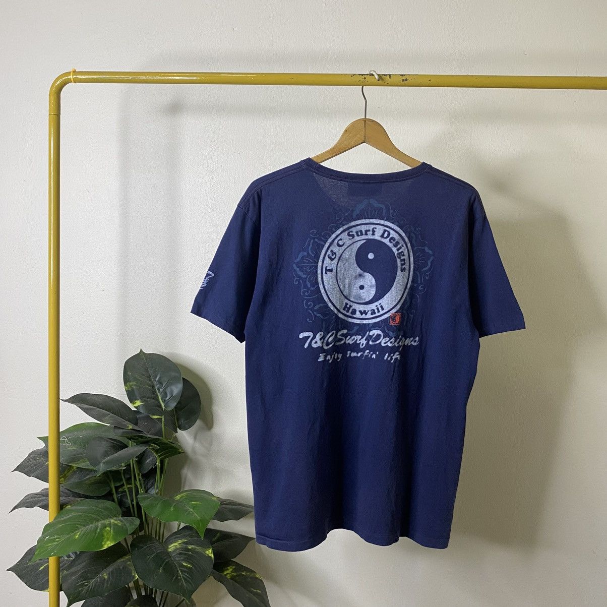 Vintage Vintage Y2K T&C Surf Ying Yang Logo Tee Size US L / EU 52-54 / 3 - 1 Thumbnail