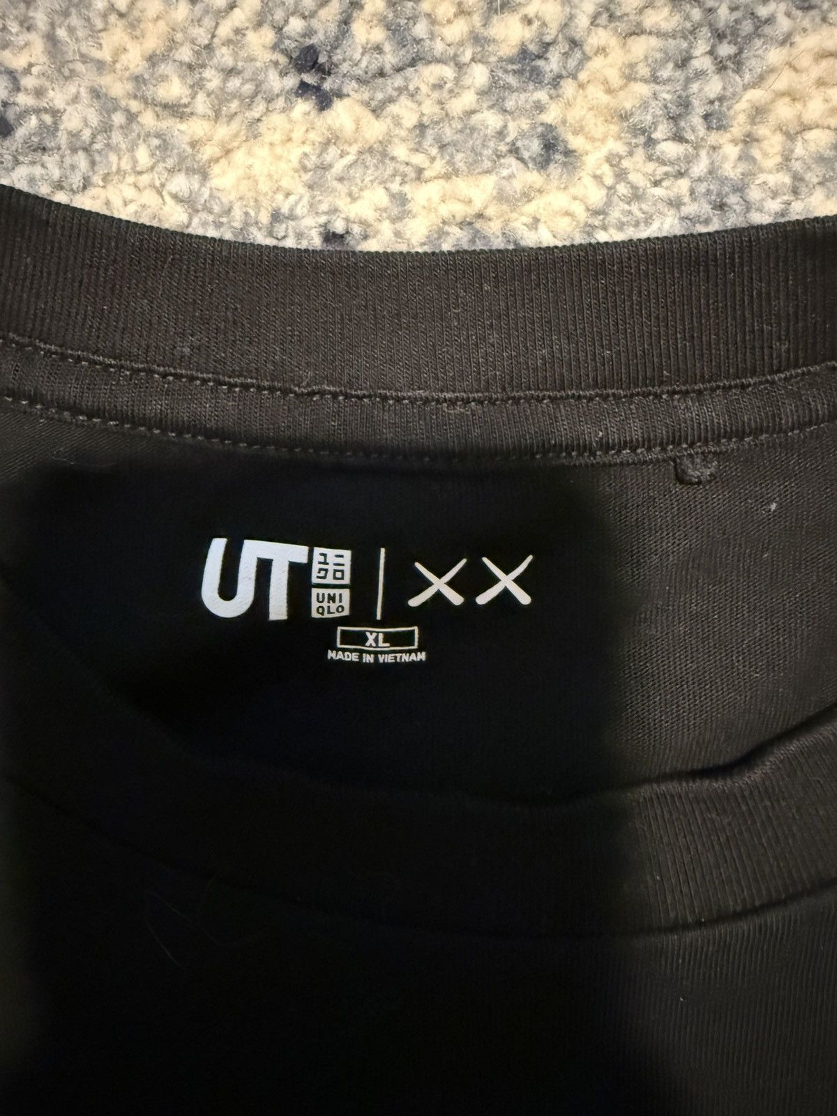 Kaws × Uniqlo Uniqlo x Kaws Black Tee Size US XL / EU 56 / 4 - 2 Thumbnail
