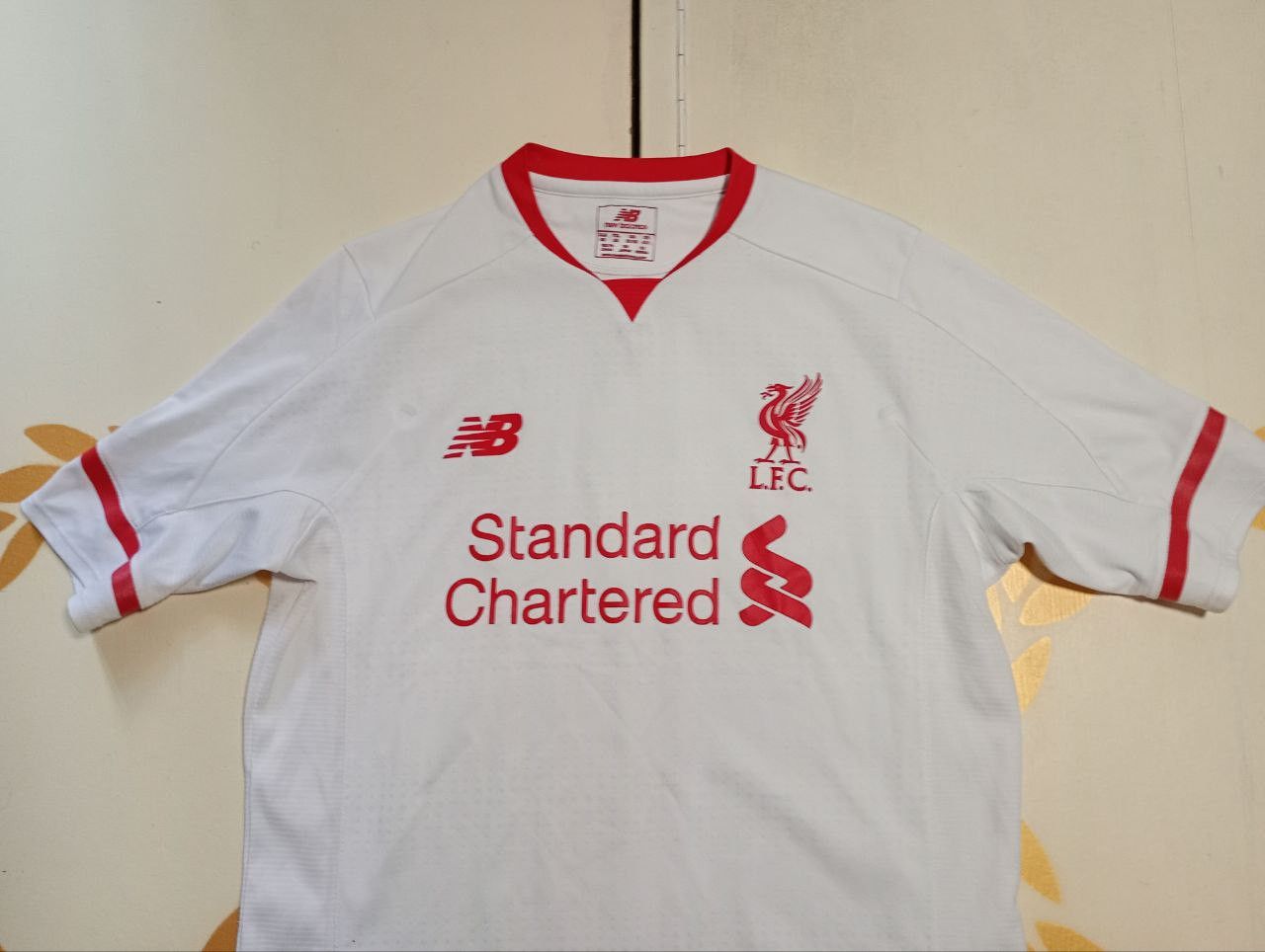 New Balance New Balance Liverpool FC Kit 2015-2016 junior size XL Size US S / EU 44-46 / 1 - 5 Thumbnail