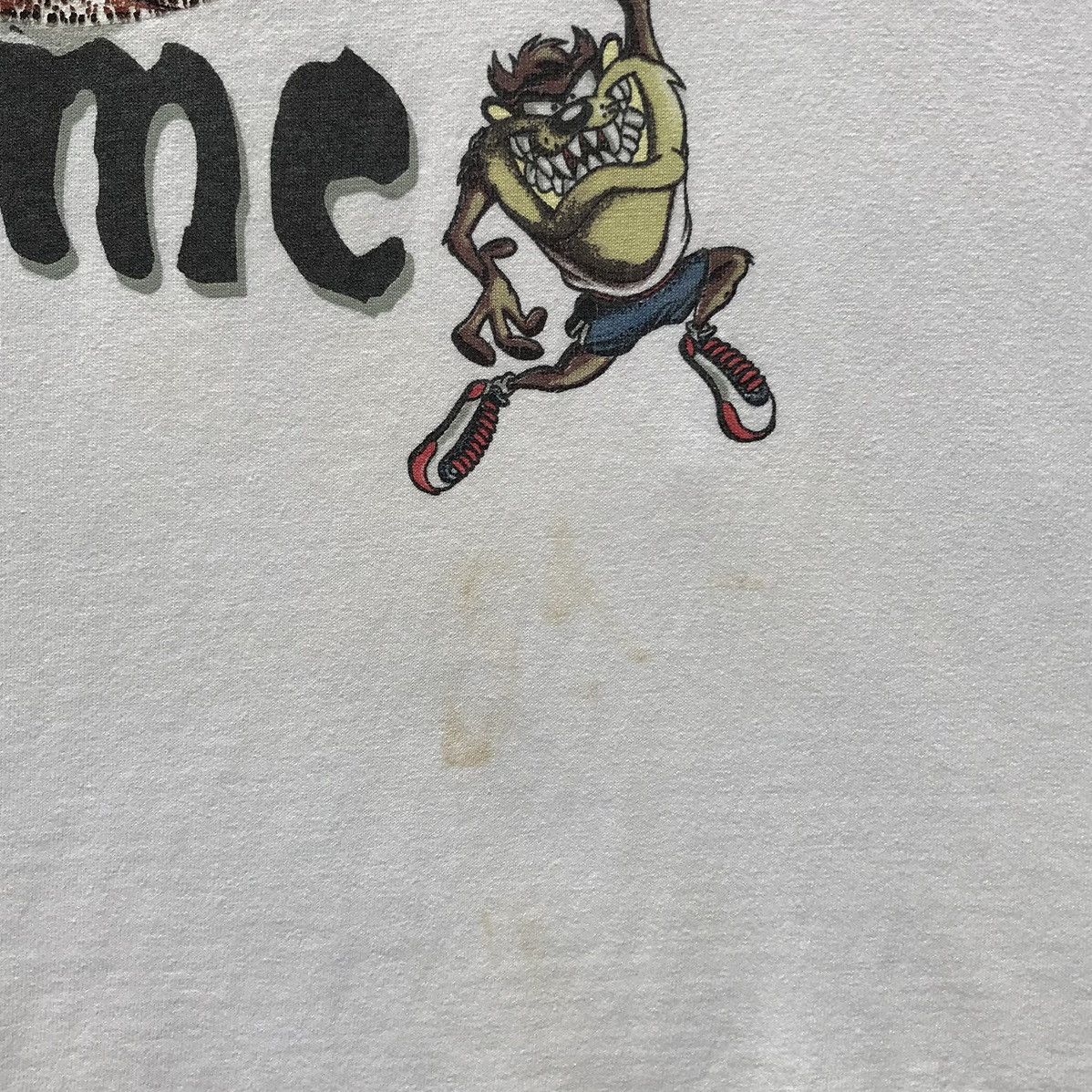 Vintage × Warner Bros Vintage 90s Taz Mania Basketball Warner Bros Tee SunFaded Size US L / EU 52-54 / 3 - 16 Thumbnail