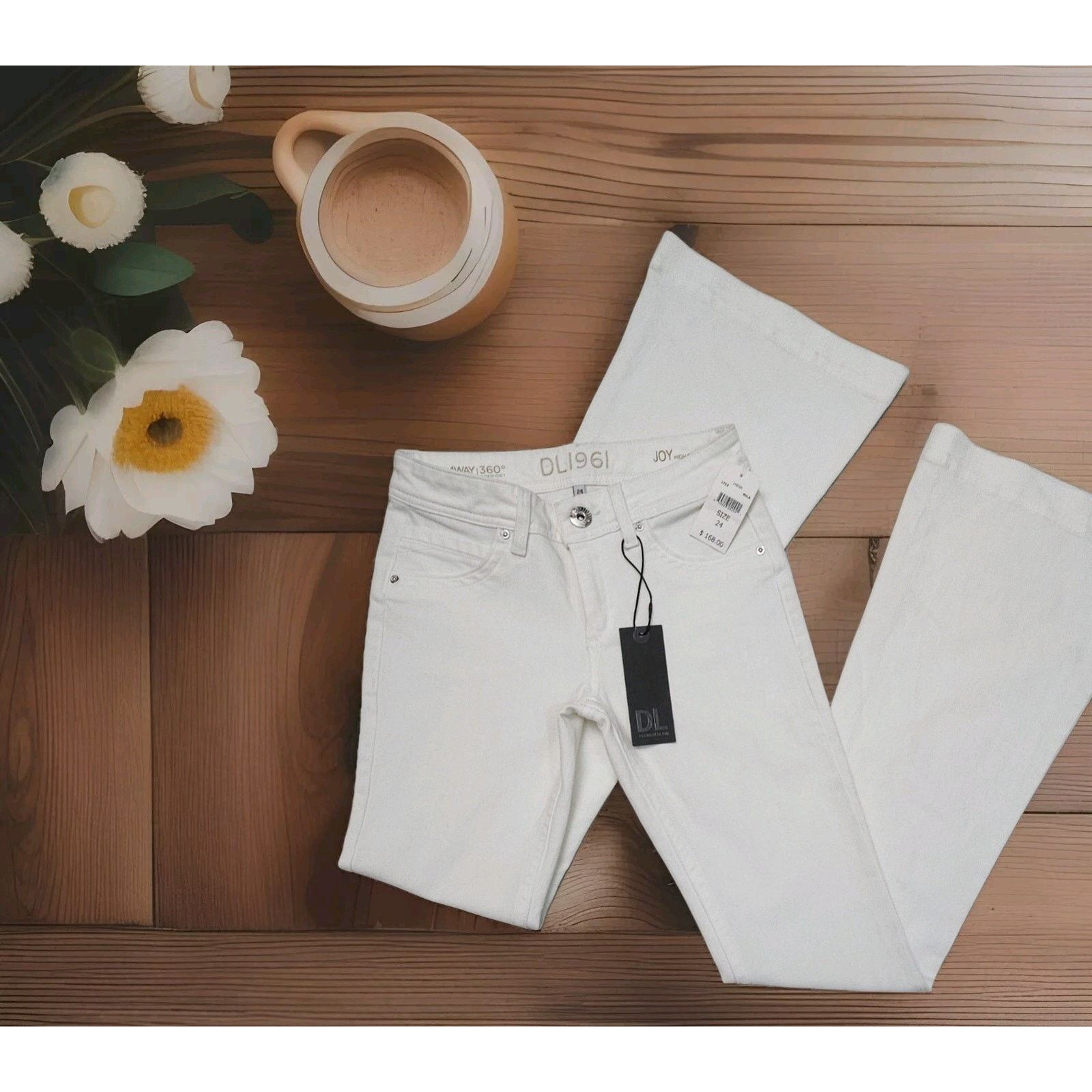 DL1961 DL1961 "Joy" 4 Way 360 High Rise Flare Jeans White Size 24 Size 24" / US 00 / IT 34 - 8 Thumbnail